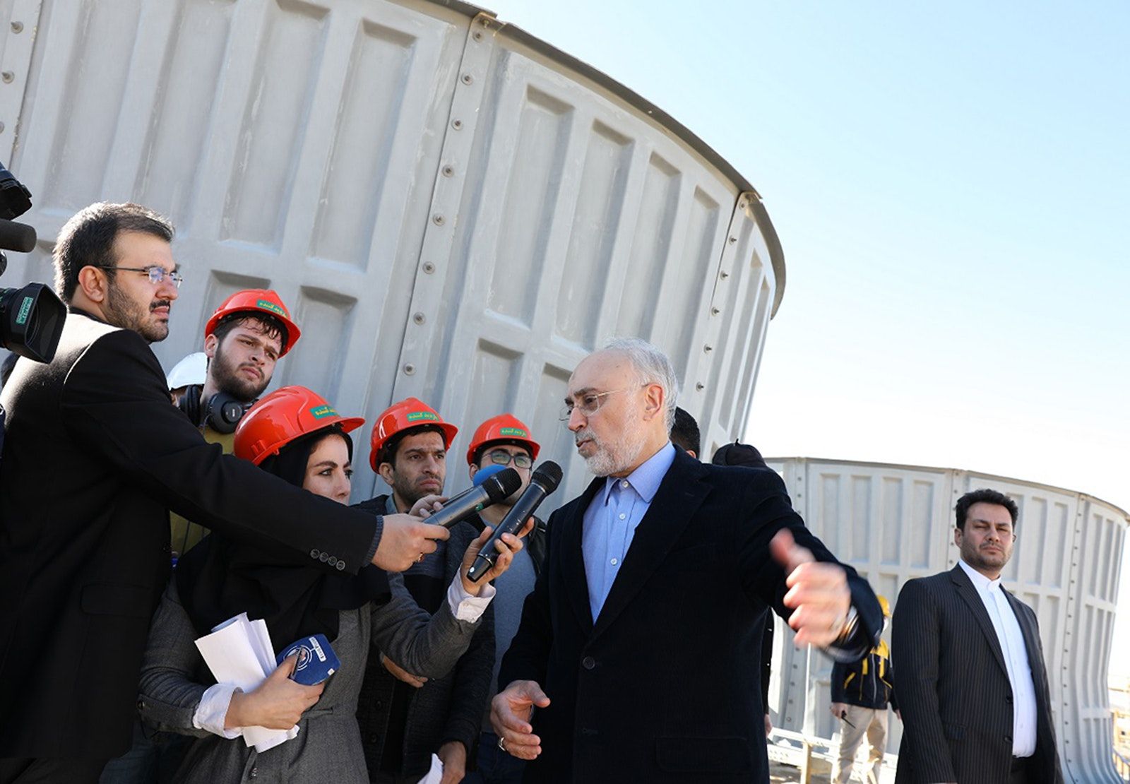 رئيس منظمة الطاقة الذرية الإيرانية، علي أكبر صالحي، خلال زيارة إلى مفاعل المياه النووي في آراك، جنوب طهران، 23 ديسمبر 2019  - AFP