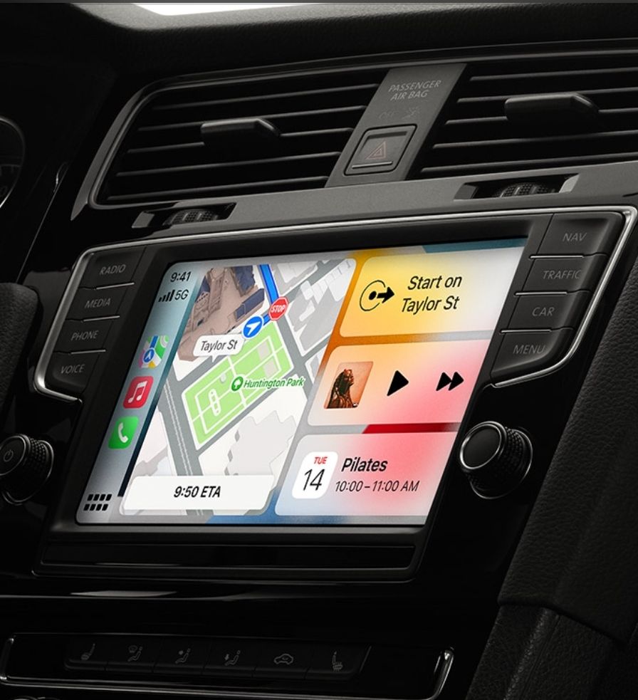 الشكل التقليدي لنظام السيارة Apple CarPlay الترفيهي