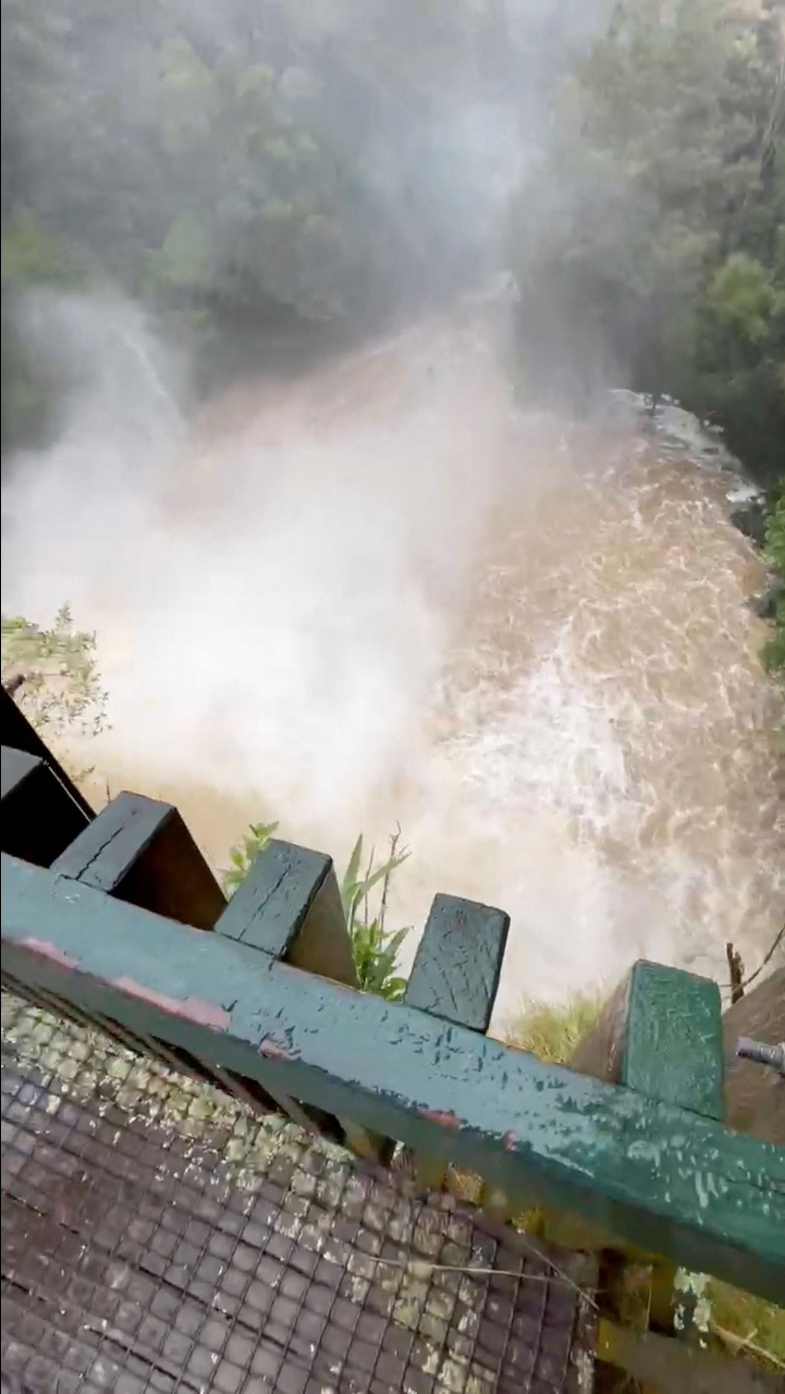 شلالات Whangarei في إعصار 