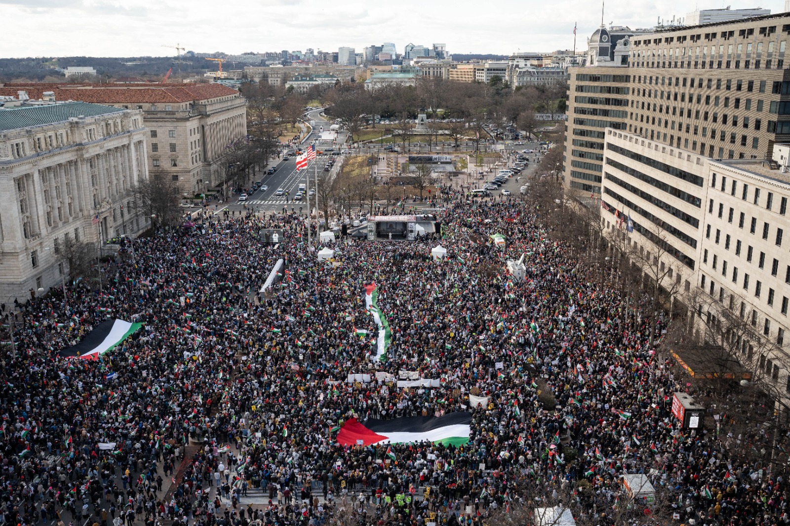 مظاهرة ضخمة مؤيدة للفلسطينيين في العاصمة الأميركية واشنطن. 13 يناير 2024