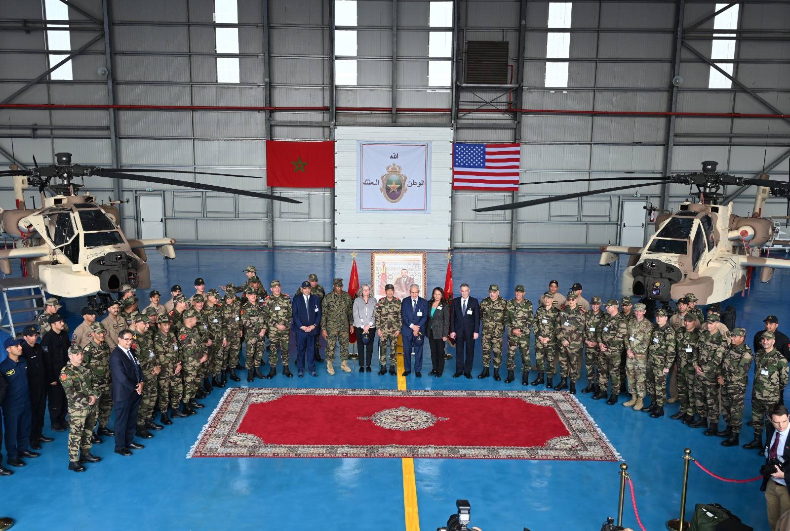 خلال مراسم استقبال الجيش الملكي المغربي لمروحيات أباتشي الأميركية 'AH-64E' في القاعدة الجوية الأولى قرب الرباط- 5 مارس 2025