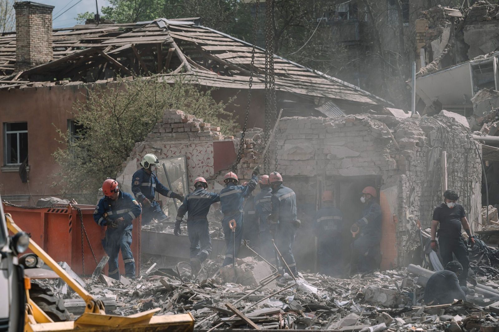 Rescue workers search the debris following a Russian missile attack in Kyiv, Ukraine, on Thursday, April 24, 2025. Russia fired 70 missiles of various types as well as 145 drones against Ukraine in the overnight barrage, with the main bulk of them aimed at the capital, the country�s Air Force said. Photographer: Andrew Kravchenko/Bloomberg