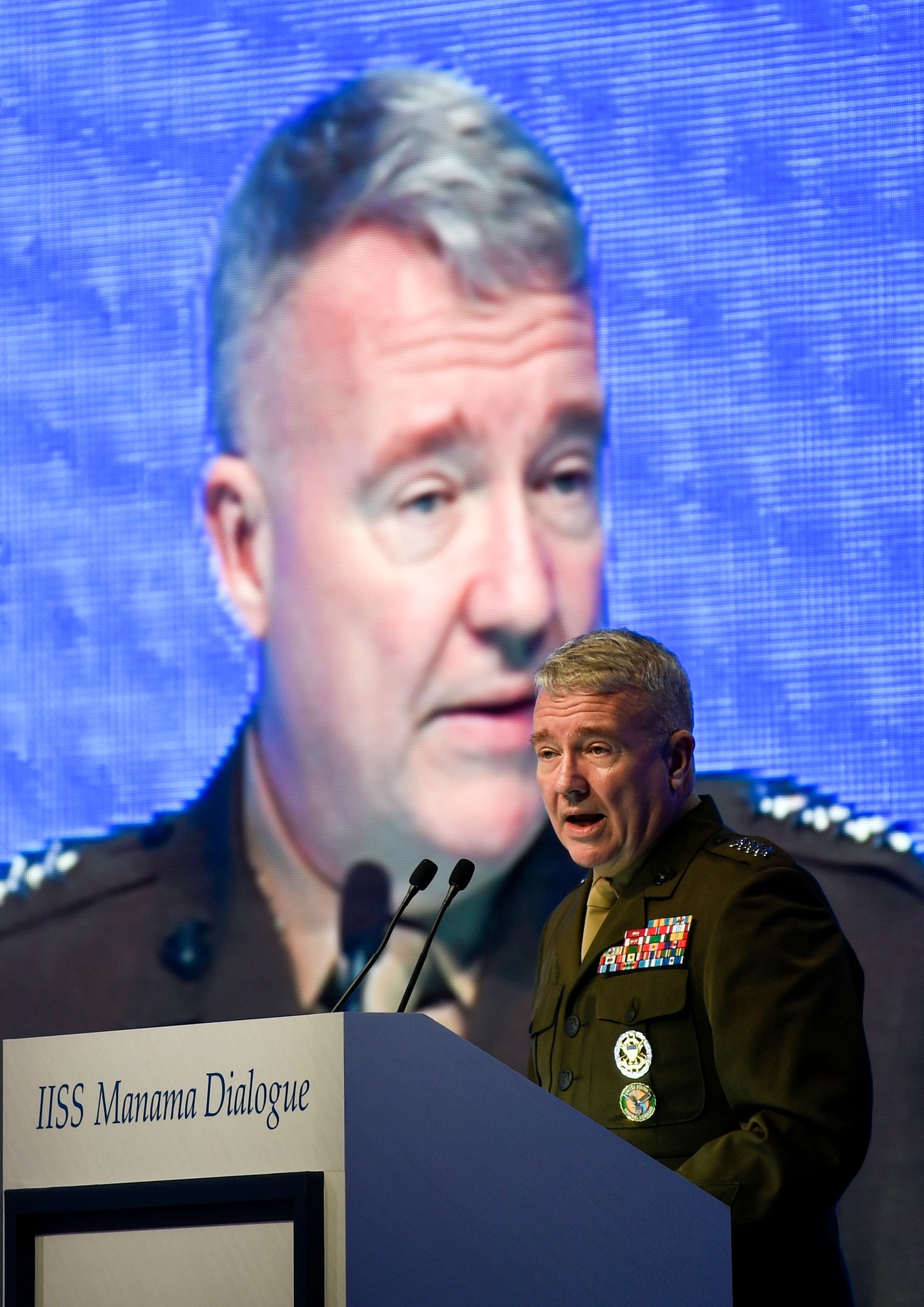 قائد القوات الأميركية في الشرق الأوسط، الجنرال فرانك ماكينزي - AFP