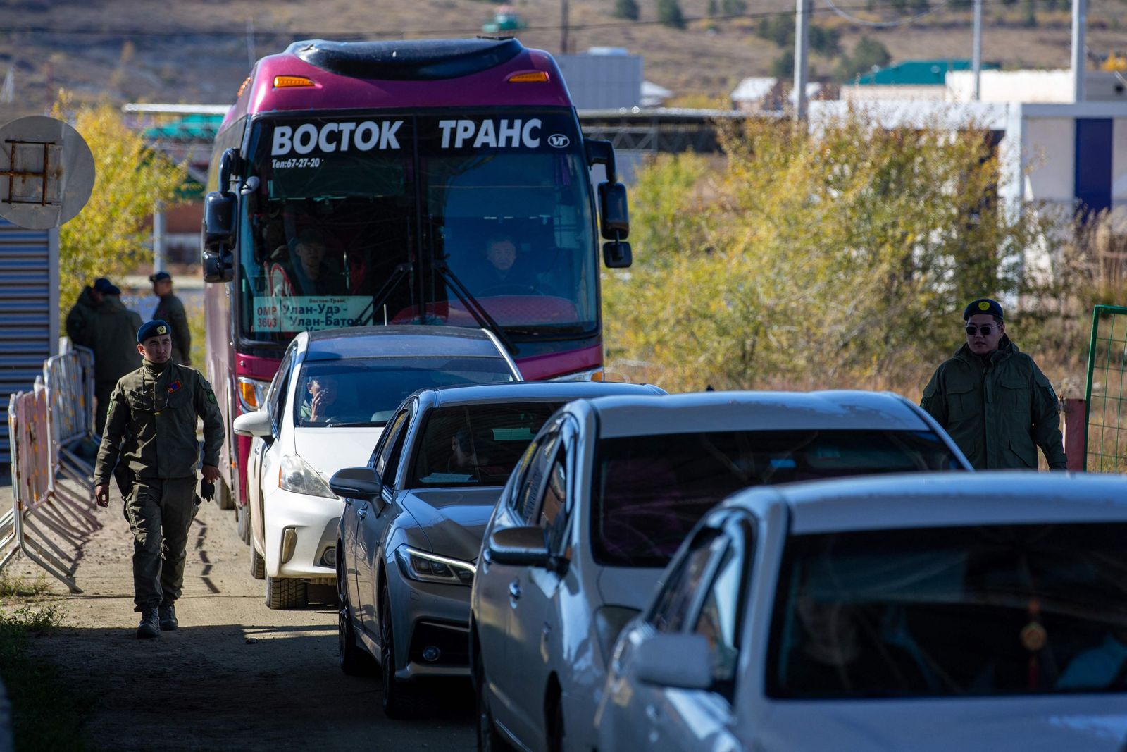 Mongolian border guards check vehicles arriving from Russia at the Mongolian border checkpoint of Altanbulag, Mongolia, on September 25, 2022, after the Kremlin announced a partial mobilisation for the war in Ukraine. - The borders with Kazakhstan and Mongolia have been overwhelmed an influx of Russian nationals, with reports of people sometimes waiting several hours before being able to cross. (Photo by BYAMBASUREN BYAMBA-OCHIR / AFP) - AFP