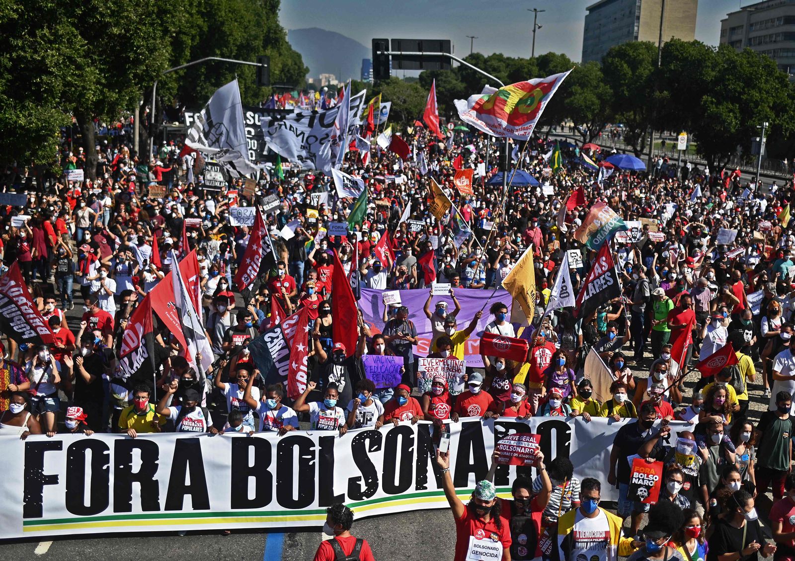 People take part in a protest against Brazilian President Jair Bolsonaro's handling of the COVID-19 pandemic in downtown Rio de Janeiro, Brazil on July 3, 2021. (Photo by Andre Borges / AFP) - AFP