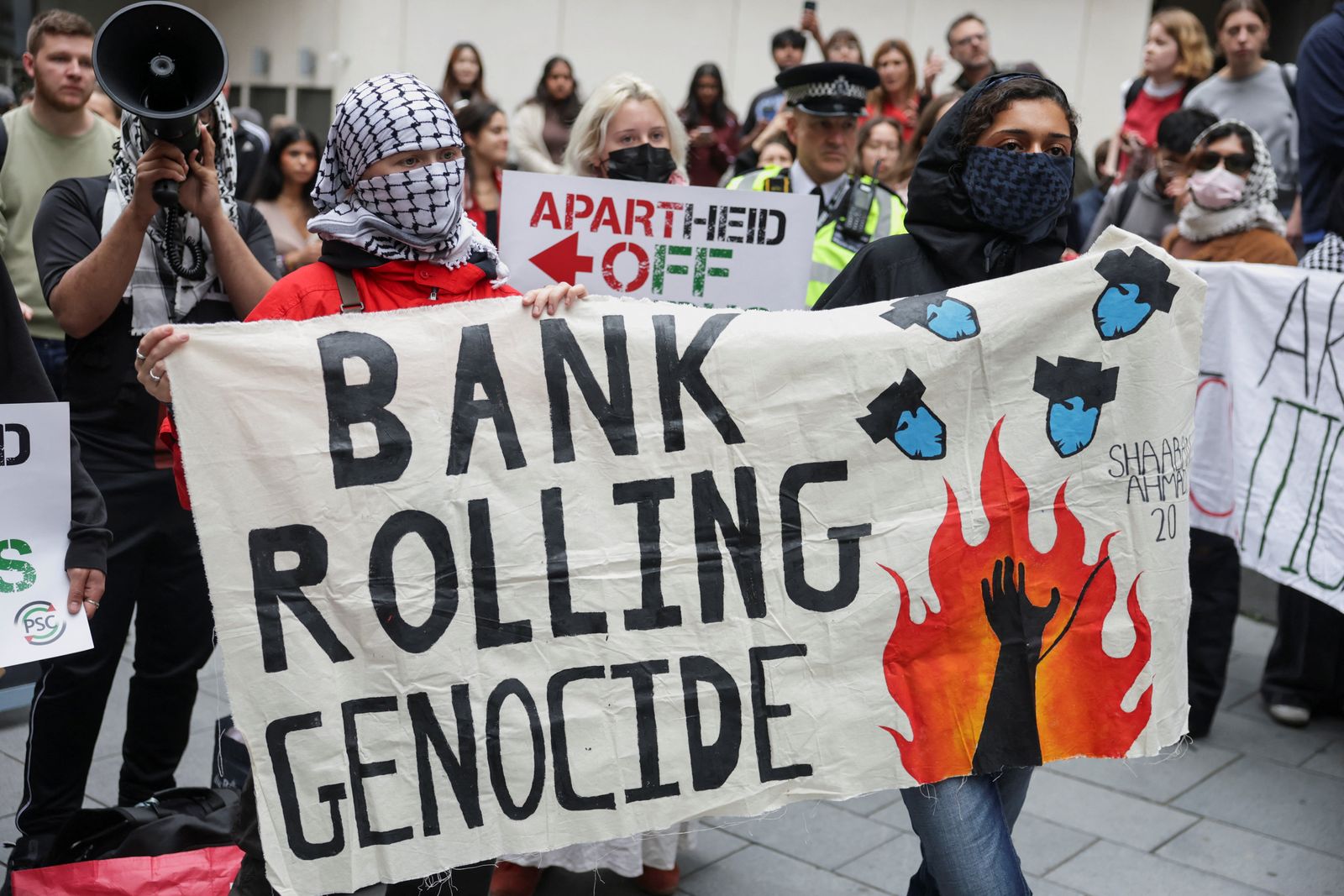 Students hold a banner during an inter-university march in support of Palestinians, on the second anniversary of the deadly October 7, 2023 attack on Israel by Hamas from Gaza, in London, Britain, October 7, 2025. REUTERS/Toby Melville