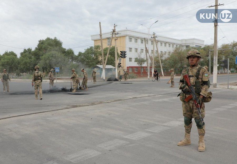 جنود أوزبكستانيون في مدينة نوكوس عاصمة قرغل باغستان، 3 يوليو 2022 - via REUTERS