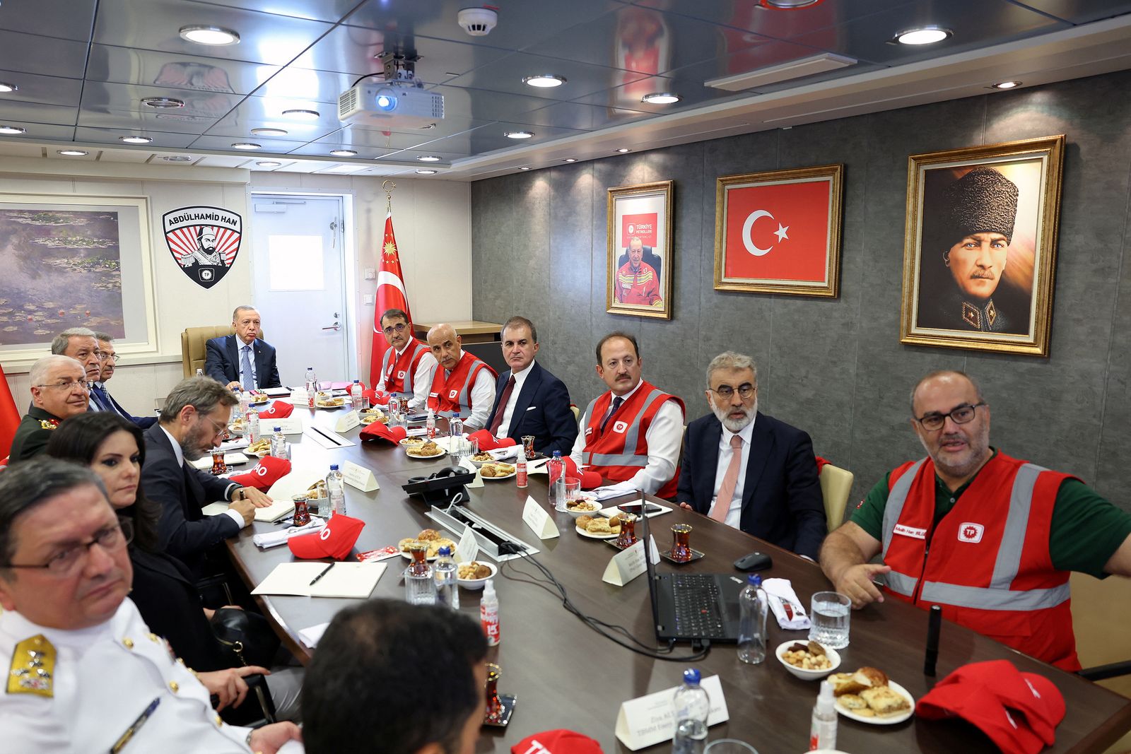 الرئيس التركي رجب طيب أردوغان يحضر حفل انطلاق سفينة الحفر التركية الجديدة 