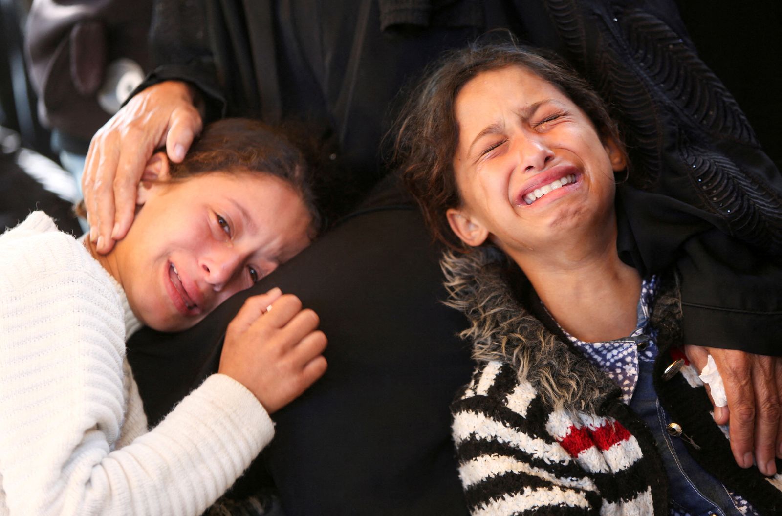 Girls react during the funeral of Palestinians who, according to medics, were killed in Israeli strikes, at Nasser hospital, in Khan Younis, in the southern Gaza Strip, June 2, 2025. REUTERS/Hatem Khaled     TPX IMAGES OF THE DAY