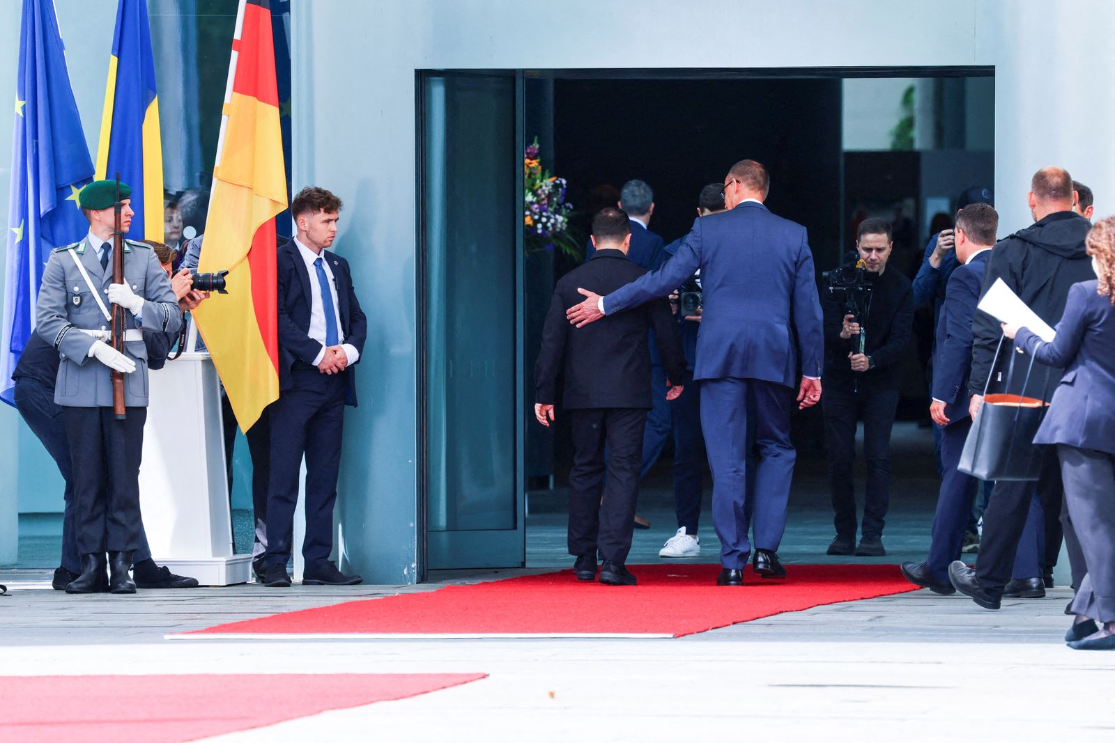 German Chancellor Friedrich Merz and Ukraine's President Volodymyr Zelenskiy walk as they meet in Berlin, Germany, May 28, 2025.    REUTERS/Fabrizio Bensch REFILE - QUALITY REPEAT