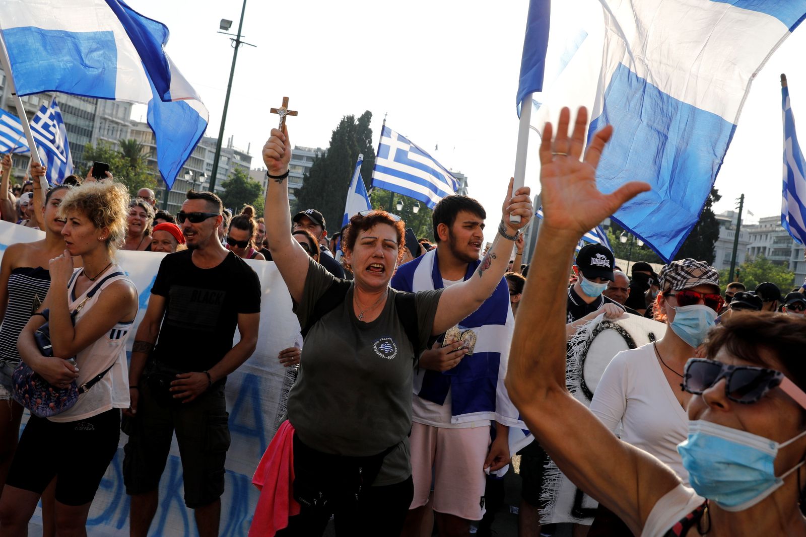 متظاهرون يرفضون حملة التلقيح ضد فيروس كورونا، أثينا، اليونان، 21 يوليو 2021  - REUTERS