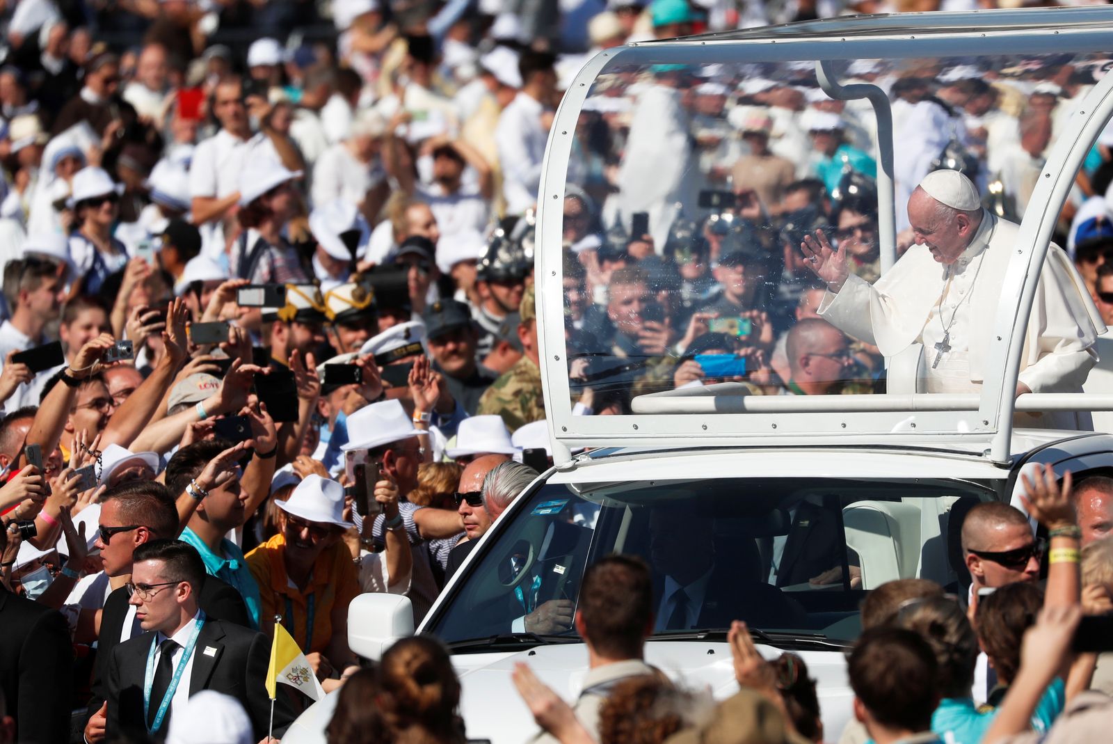 Pope Francis greets people as he arrives in Heroes' Square in Budapest, Hungary, September 12, 2021. REUTERS/Bernadett Szabo - REUTERS
