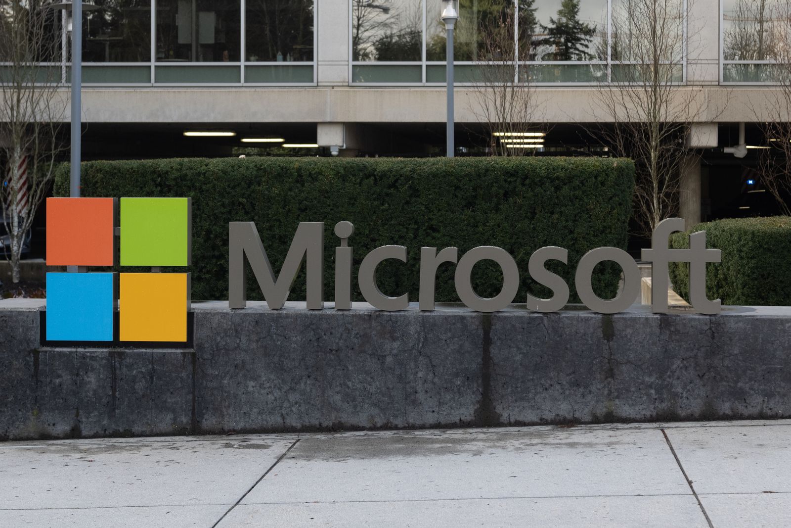 Microsoft's Return Puts Focus on Workers Who Are Skipping the Office - Bloomberg