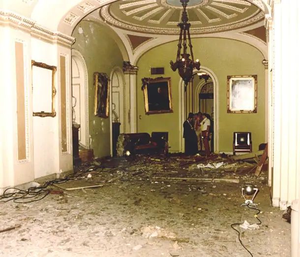 آثار الدمار الذي خلفه انفجار قنبلة داخل مبنى الكونغرس عام 1983 - Senate.gov
