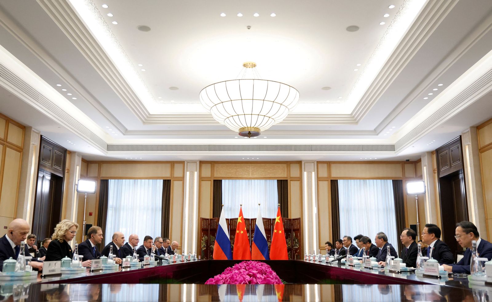 Members of the delegations, led by Russian Prime Minister Mikhail Mishustin and Chinese Premier Li Qiang, hold talks in Hangzhou, China, November 3, 2025. Sputnik/Dmitry Astakhov/Pool via REUTERS ATTENTION EDITORS - THIS IMAGE WAS PROVIDED BY A THIRD PARTY.