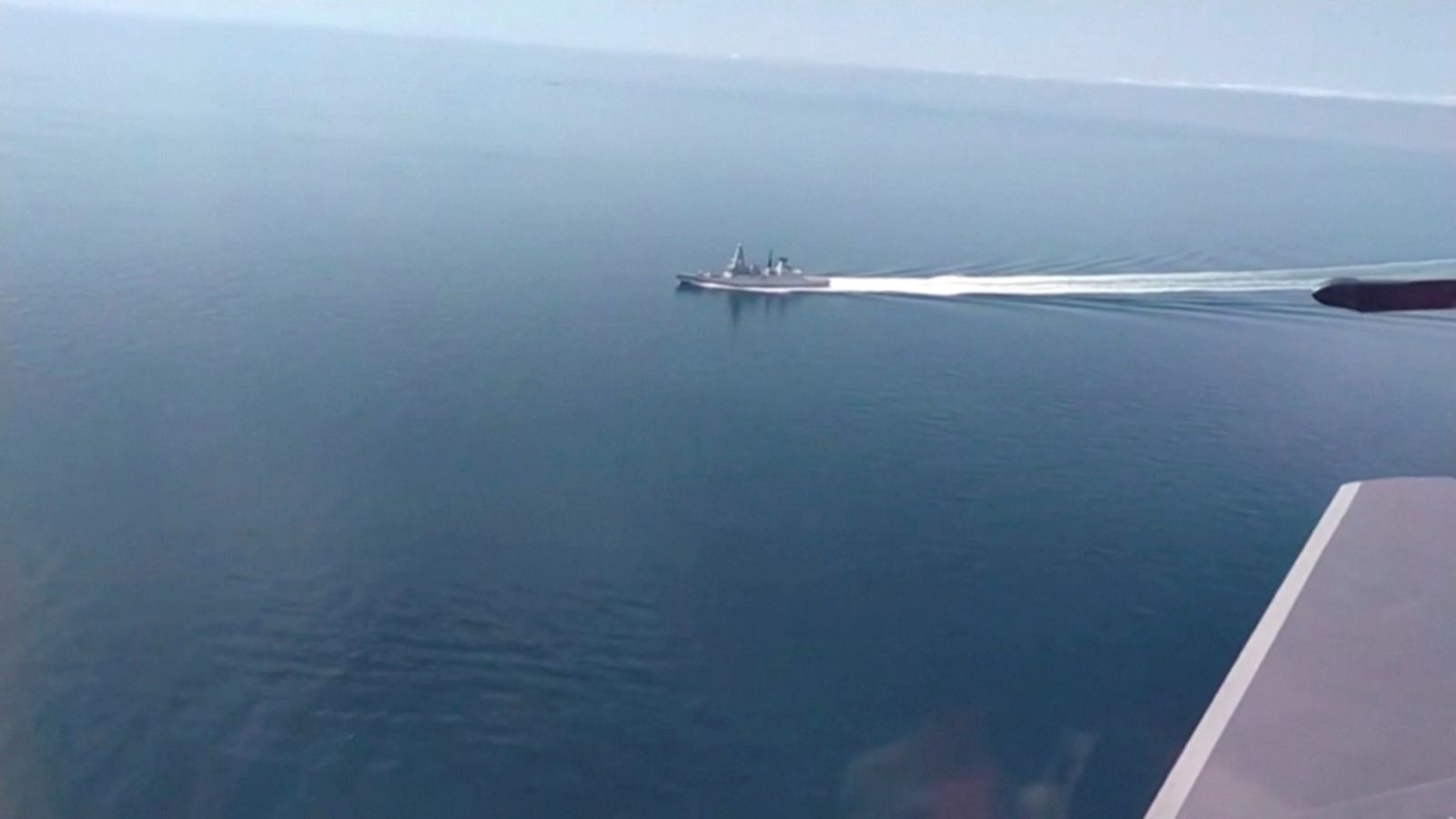 صورة نشرتها وزراة الدفاع الروسية تظهر المدمرة البريطانية في البحر الأسود - REUTERS
