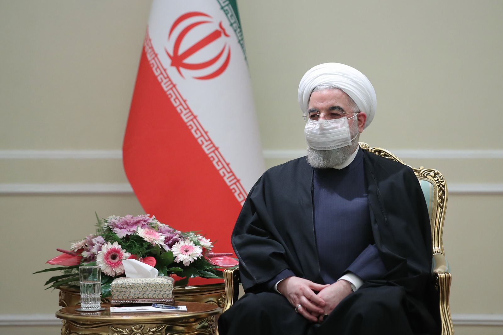 الرئيس الإيراني حسن روحاني خلال لقائه وزير خارجية أذربيجان في العاصمة طهران في 9 ديسمبر 2020. - AFP