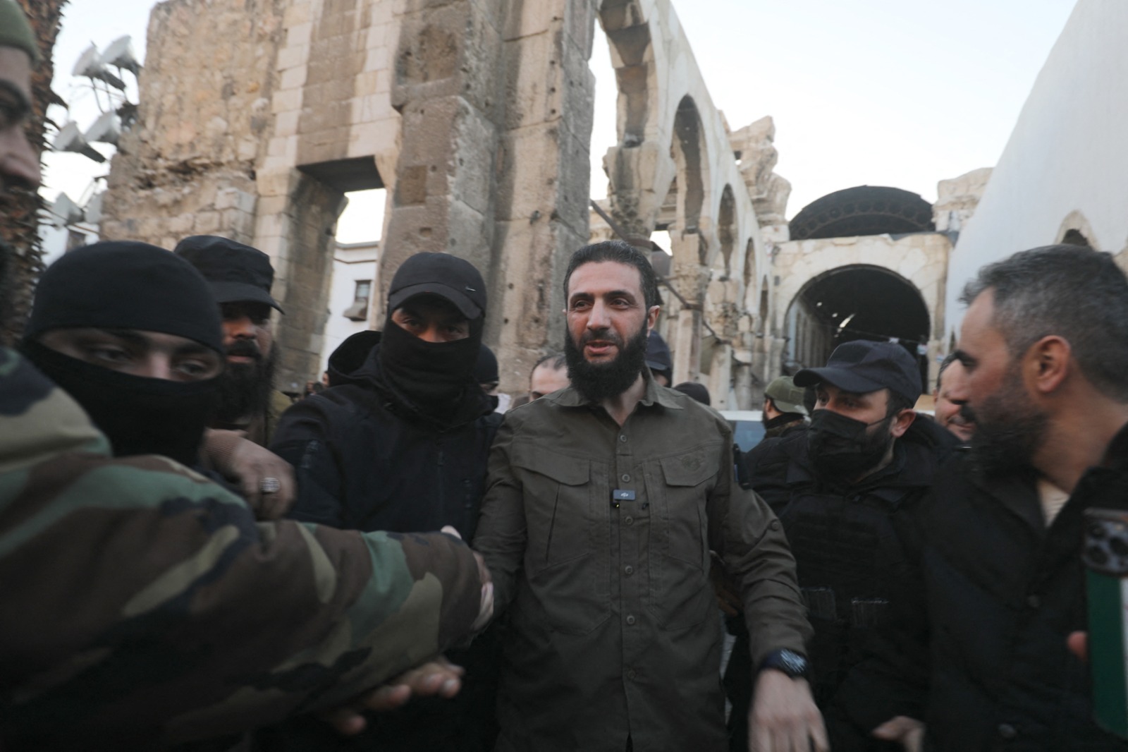 الرئيس السوري أحمد الشرع الذي قاد عملية 