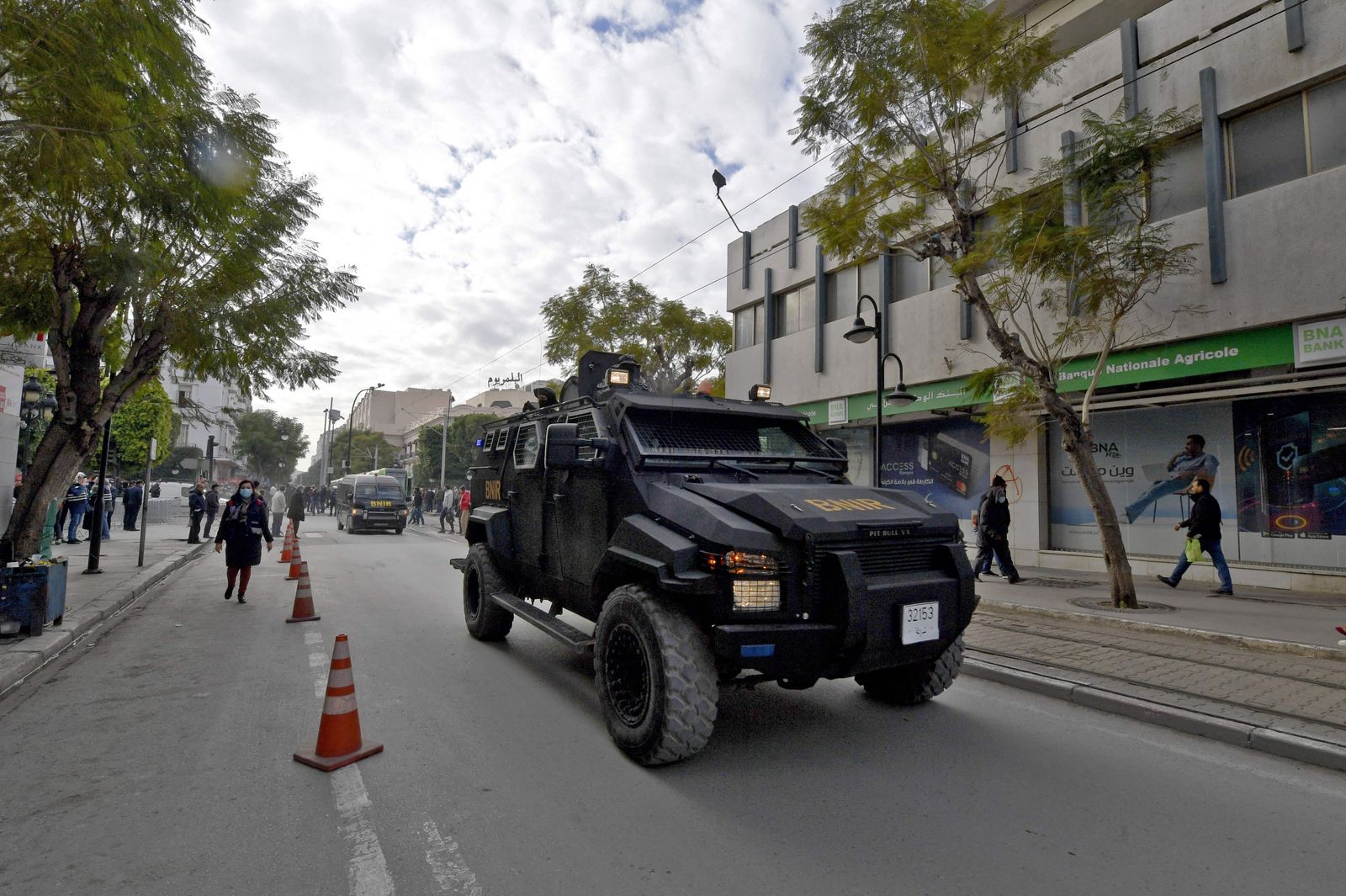Tunisian security forces patrol along Habib Bourguiba avenue in the capital Tunis, on January 14, 2022. - Tunisia's Islamist-inspired Ennahdha party reiterated calls for demonstrations on January 14,  marking the anniversary of the country's revolution and defying tightened coronavirus restrictions. But on January 12, the President's office announced new measures against mounting coronavirus cases, including a nighttime curfew and a ban on public gatherings. (Photo by FETHI BELAID / AFP) - AFP