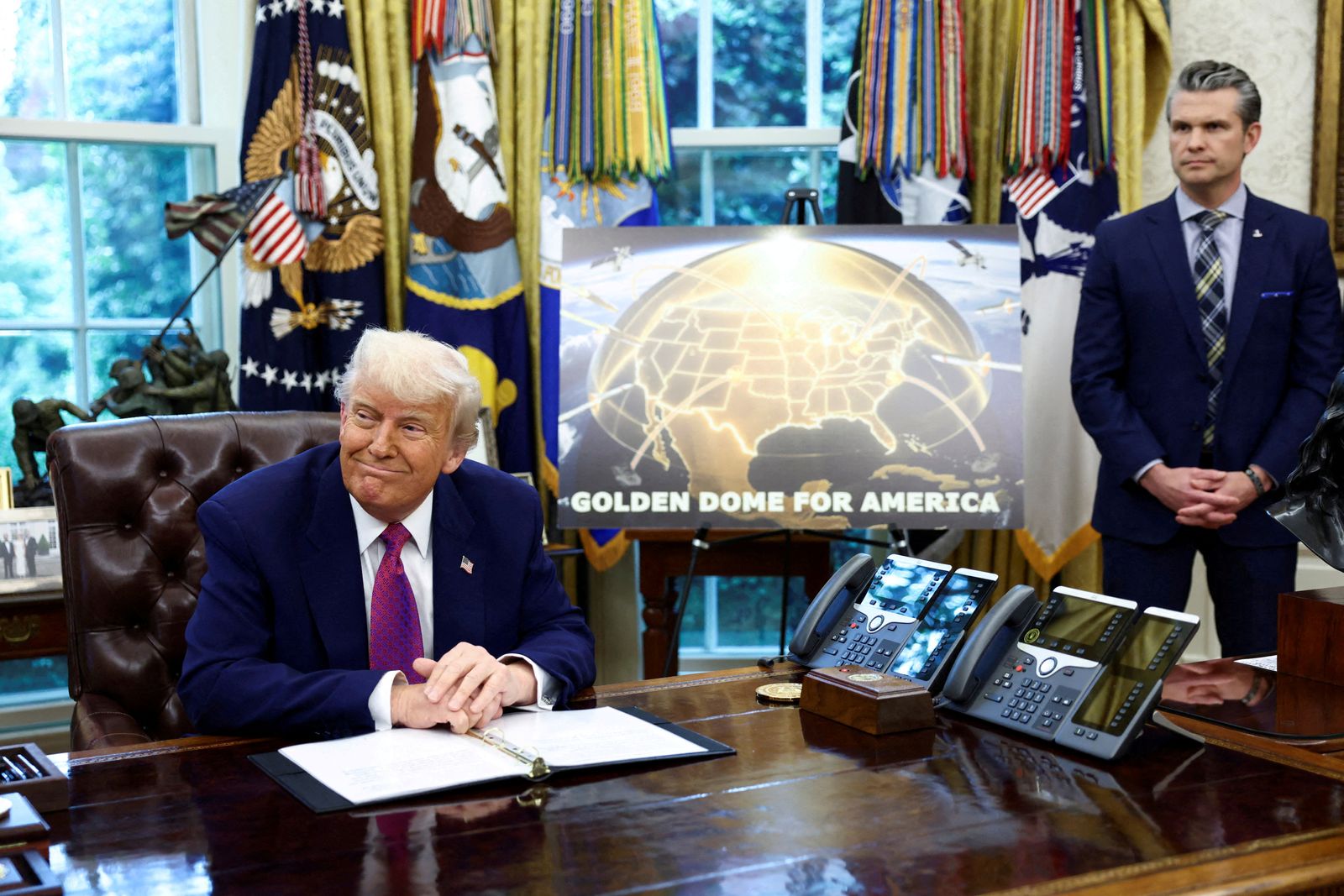 FILE PHOTO: U.S. President Donald Trump makes an announcement regarding the Golden Dome missile defense shield next to U.S. Defense Secretary Pete Hegseth in the Oval Office of the White House in Washington, D.C., U.S., May 20, 2025. REUTERS/Kevin Lamarque/File Photo