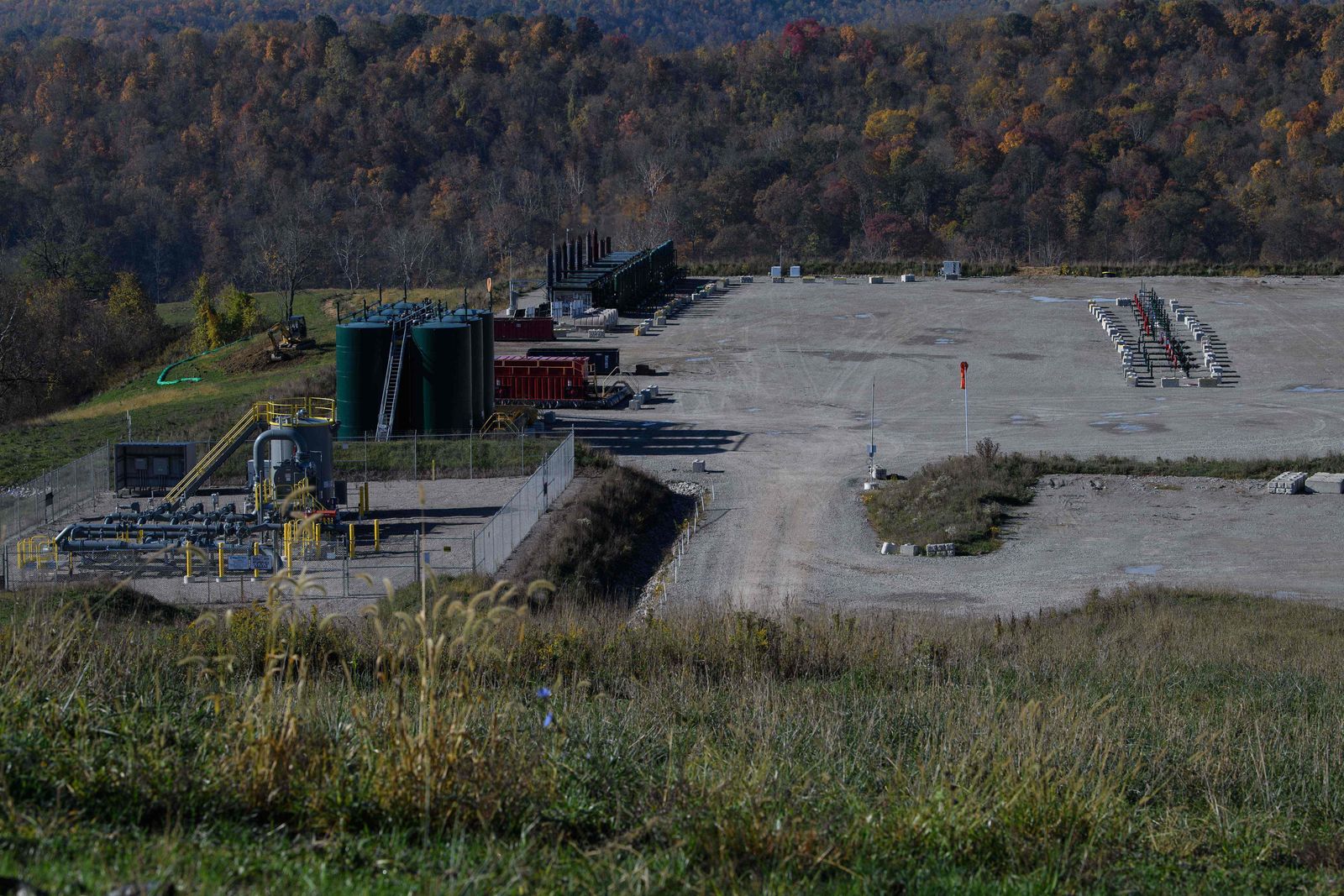 View of the Hunter Pad fracking site in Marianna, Pensylvania, on October 22, 2020. - There are many complexities around the debate over fracking that is center stage during the 2020 US presidential election, even as some residents of the country's most heavily fracked region have soured on an industry that had promised economic revival. (Photo by NICHOLAS KAMM / AFP) - AFP