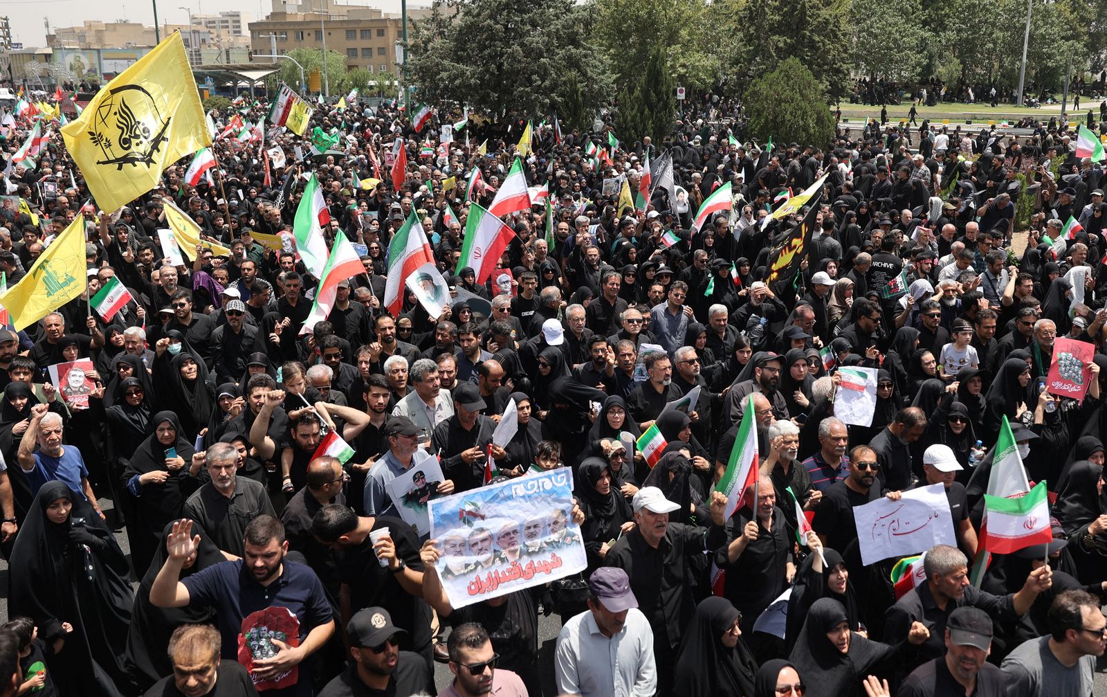 People attend the funeral procession of Iranian military commanders, nuclear scientists and others killed in Israeli strikes, in Tehran, Iran, June 28, 2025. Majid Asgaripour/WANA (West Asia News Agency) via REUTERS   ATTENTION EDITORS - THIS PICTURE WAS PROVIDED BY A THIRD PARTY