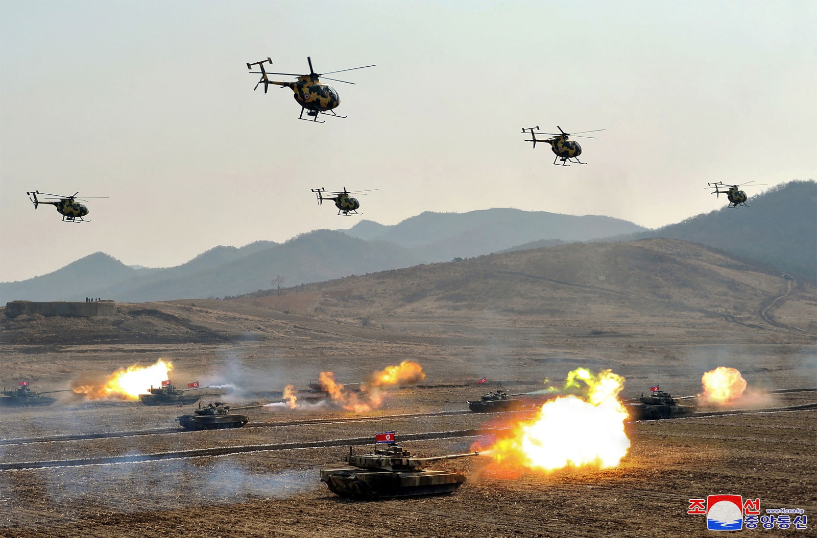 جانب من مناورات عسكرية بالخيرة الحية لجيش كوريا الشمالية بمشاركة وحدات الدبابات. 13 مارس 2024