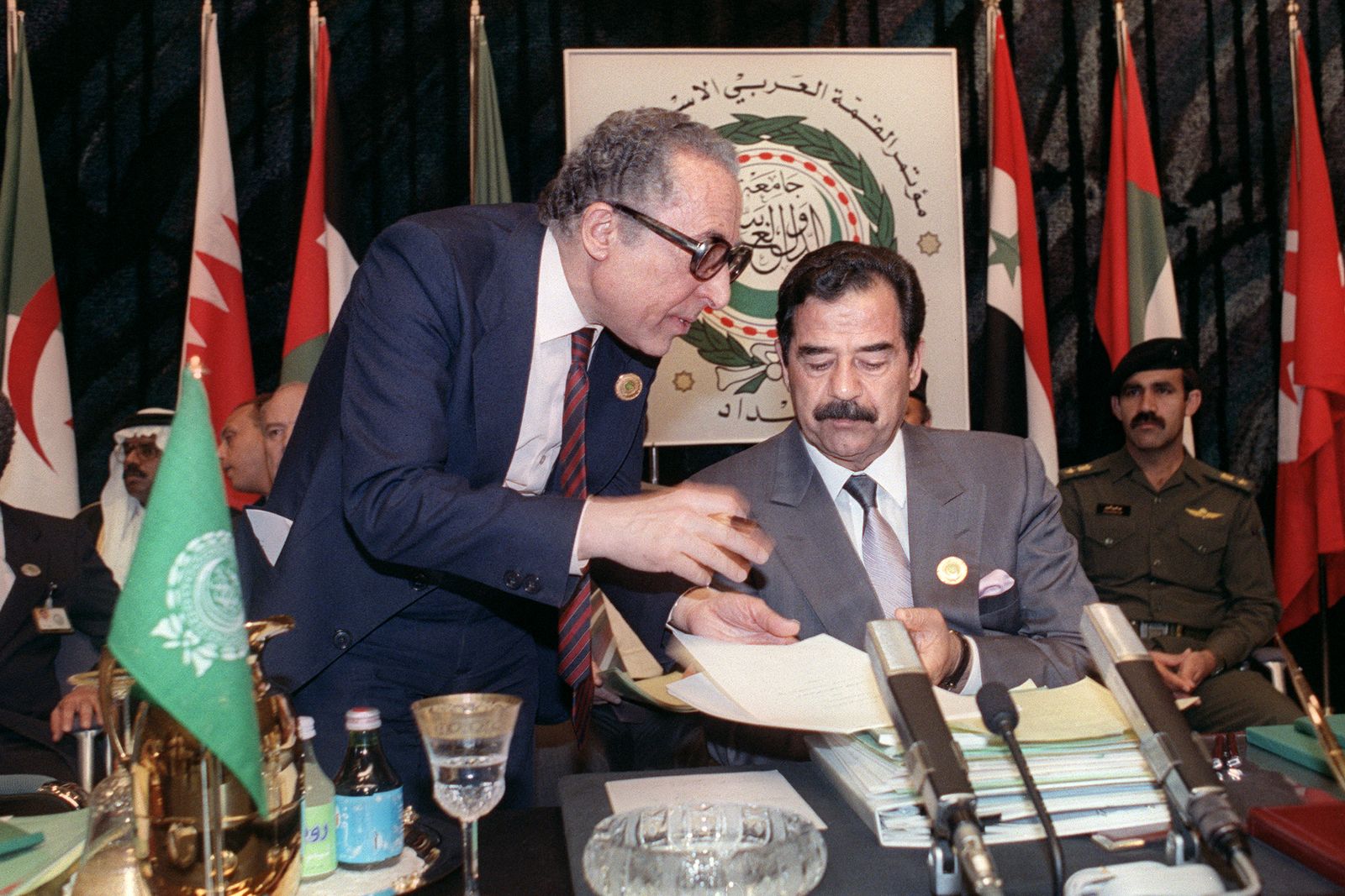 الرئيس العراقي السابق صدام حسين خلال القمة العربية الاستثنائية في بغداد 30 مايو 1990 - AFP