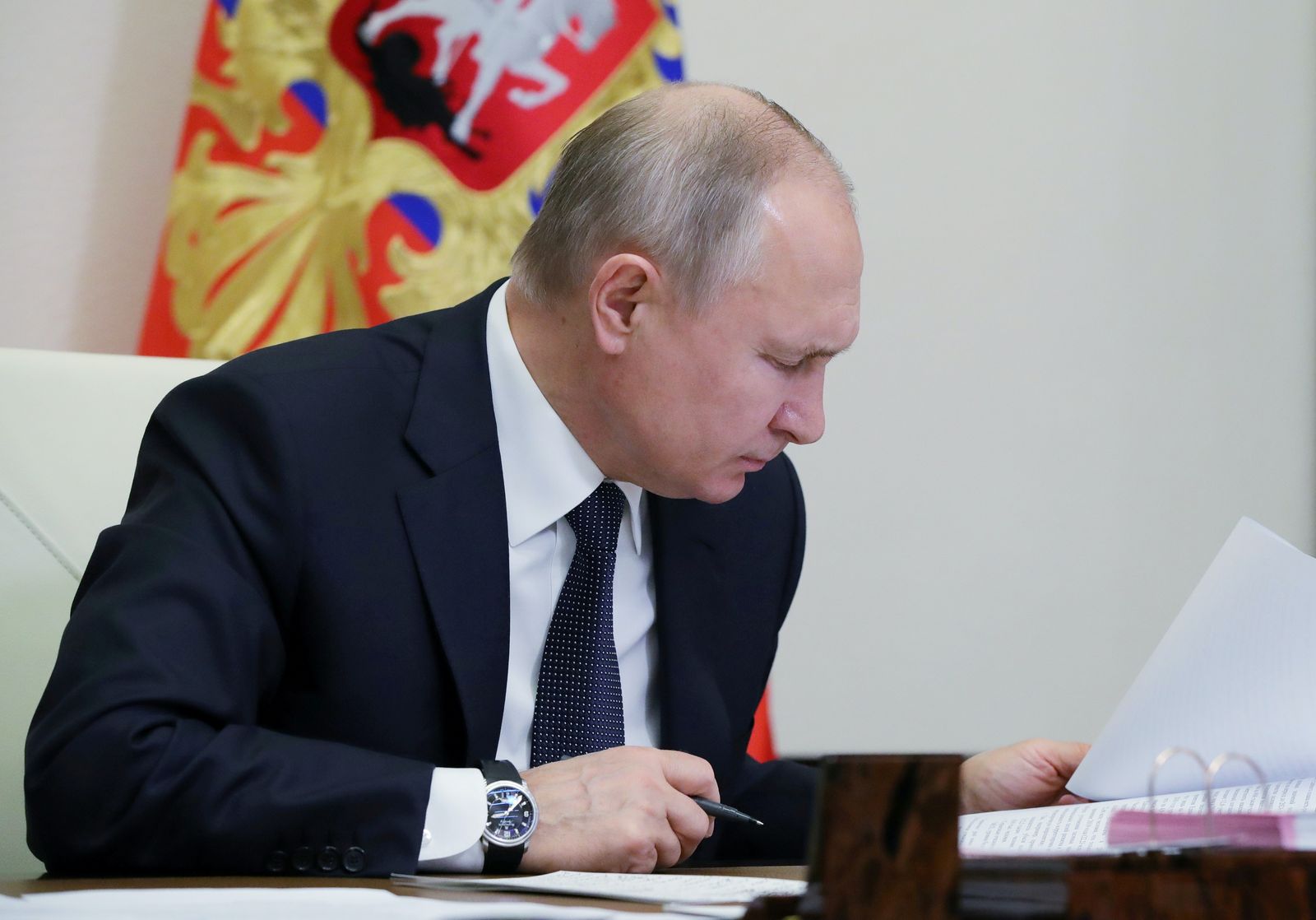 الرئيس الروسي فلاديمير بوتين خلال اجتماع في موسكو - 23 ديسمبر 2020 - REUTERS