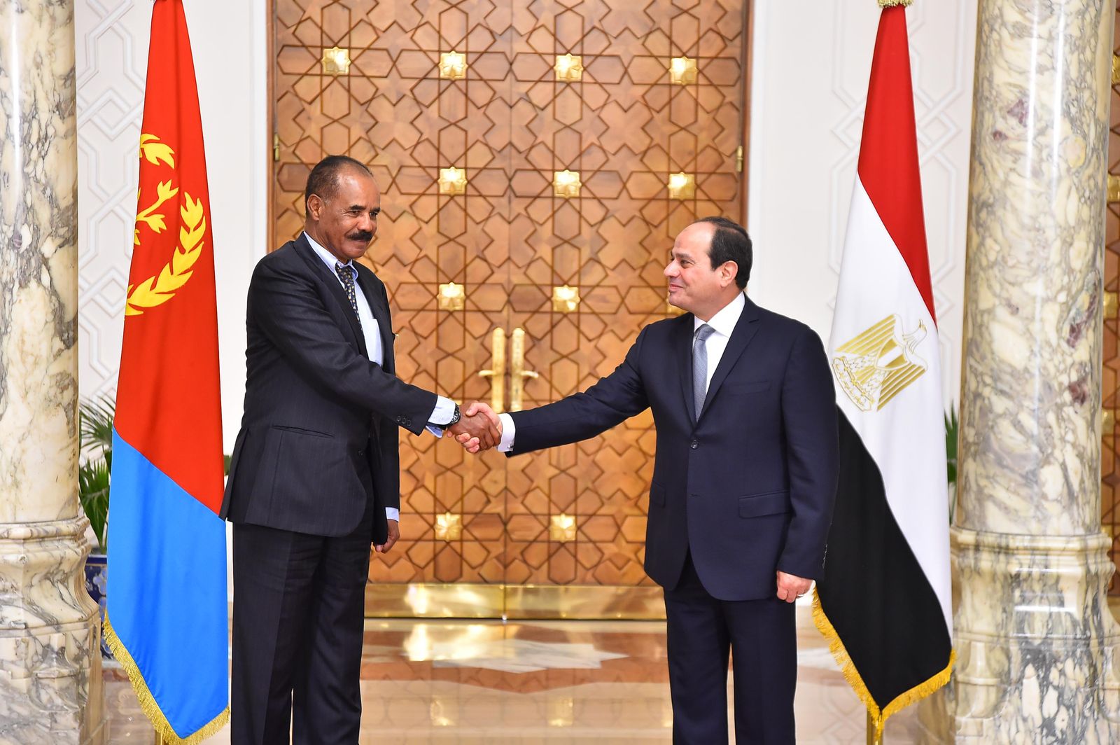hلرئيس المصري عبد الفتاح السيسي يستقبل نظيره الإريتري أسياس أفورقي في القاهرة، خلال زيارة سابقة عام 2018.  - AFP