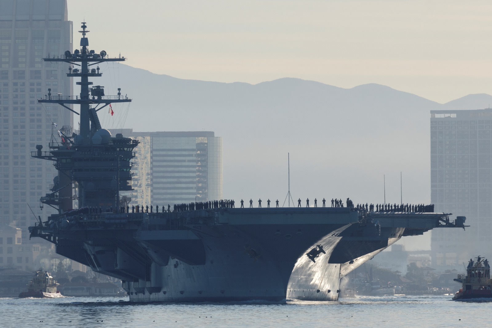 حاملة الطائرات الأميركية 'يو إس إس أبراهام لينكولن' في سان دييجو بولاية كاليفورنيا. 3 يناير 2022 - Reuters