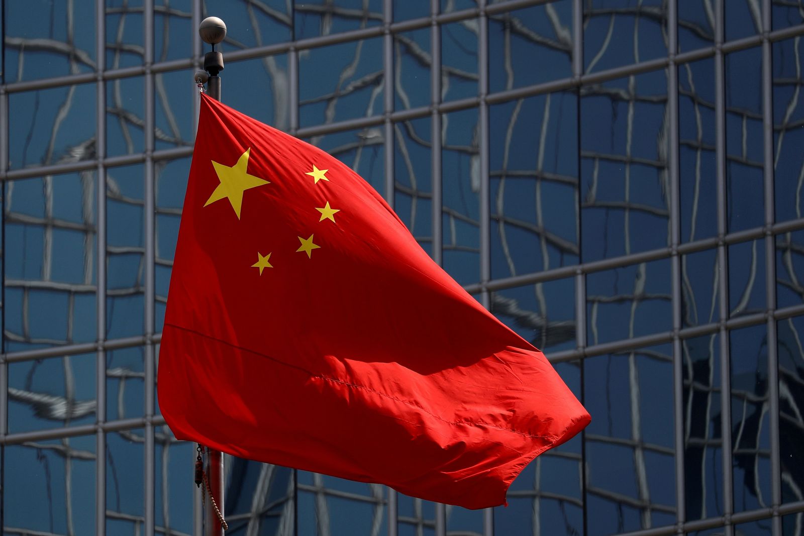 العلم الوطني الصيني في بكين. - REUTERS