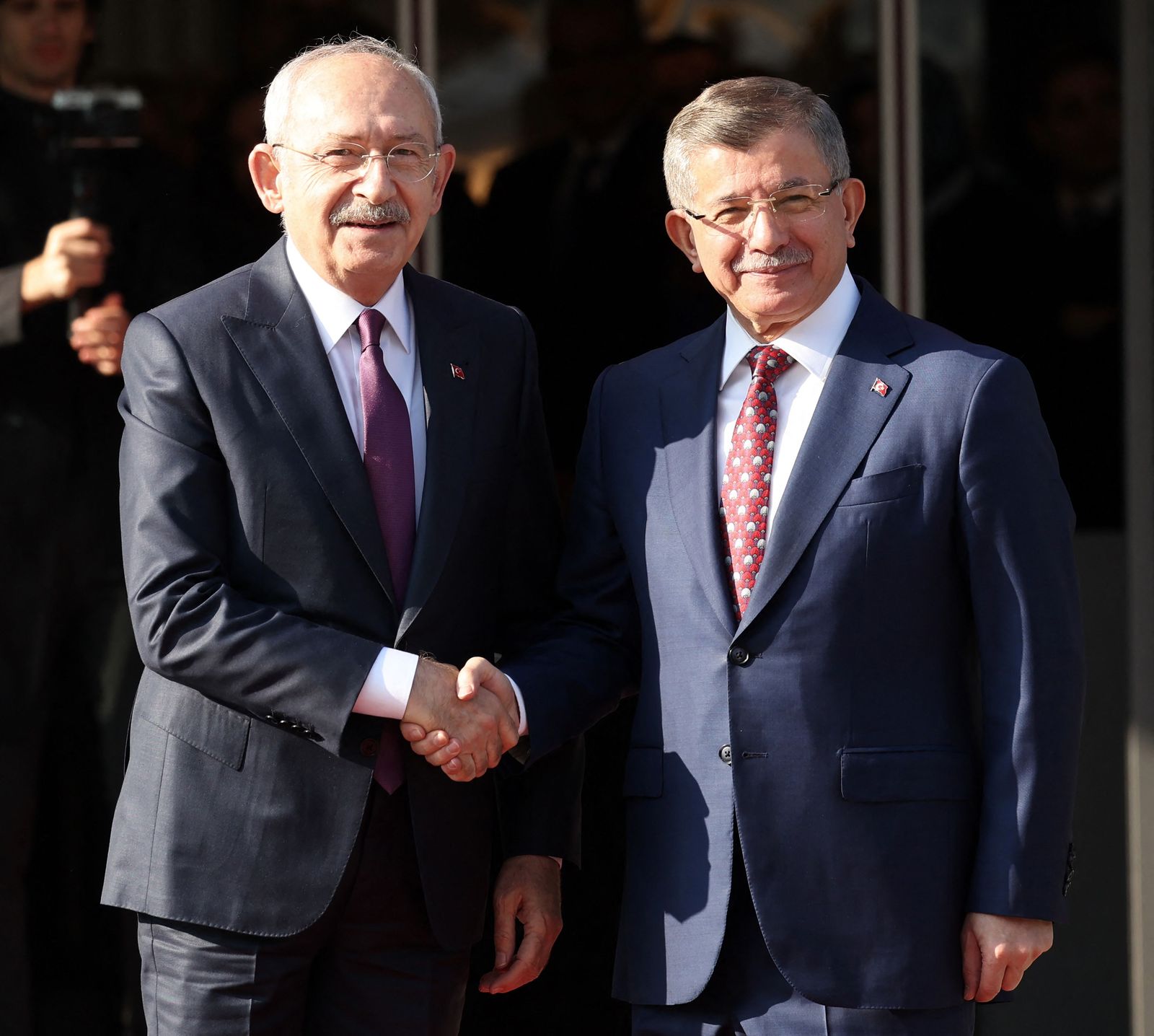 Future Party Chairman Ahmet Davutoglu (R) and Republican People's Party (CHP) Chairman Kemal Kilicdaroglu (L) shake hands before a meeting in Ankara, on January 5, 2023. - The Republican People's Party (CHP), the Felicity Party (SP), the Democracy and Progress Party (DEVA), the Democratic Party (DP), the Good Party (IYI) and the Future Party have formed an alliance against the ruling Justice and Development Party (A) for the 2023 Turkish general election. (Photo by Adem ALTAN / AFP) - AFP