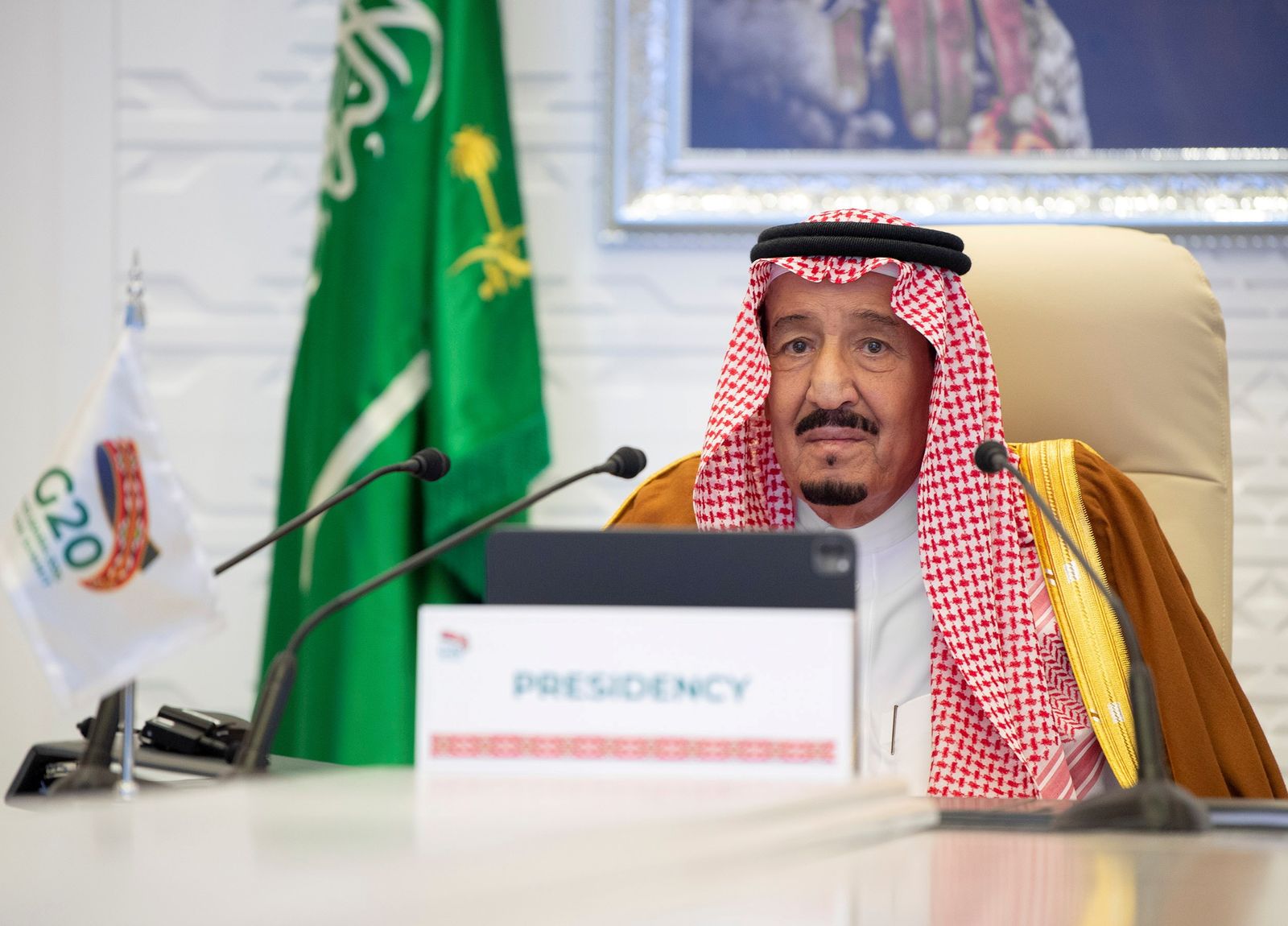 العاهل السعودي الملك سلمان بن عبد العزيز خلال إلقاء كلمة افتتاح قمة مجموعة العشرين - REUTERS