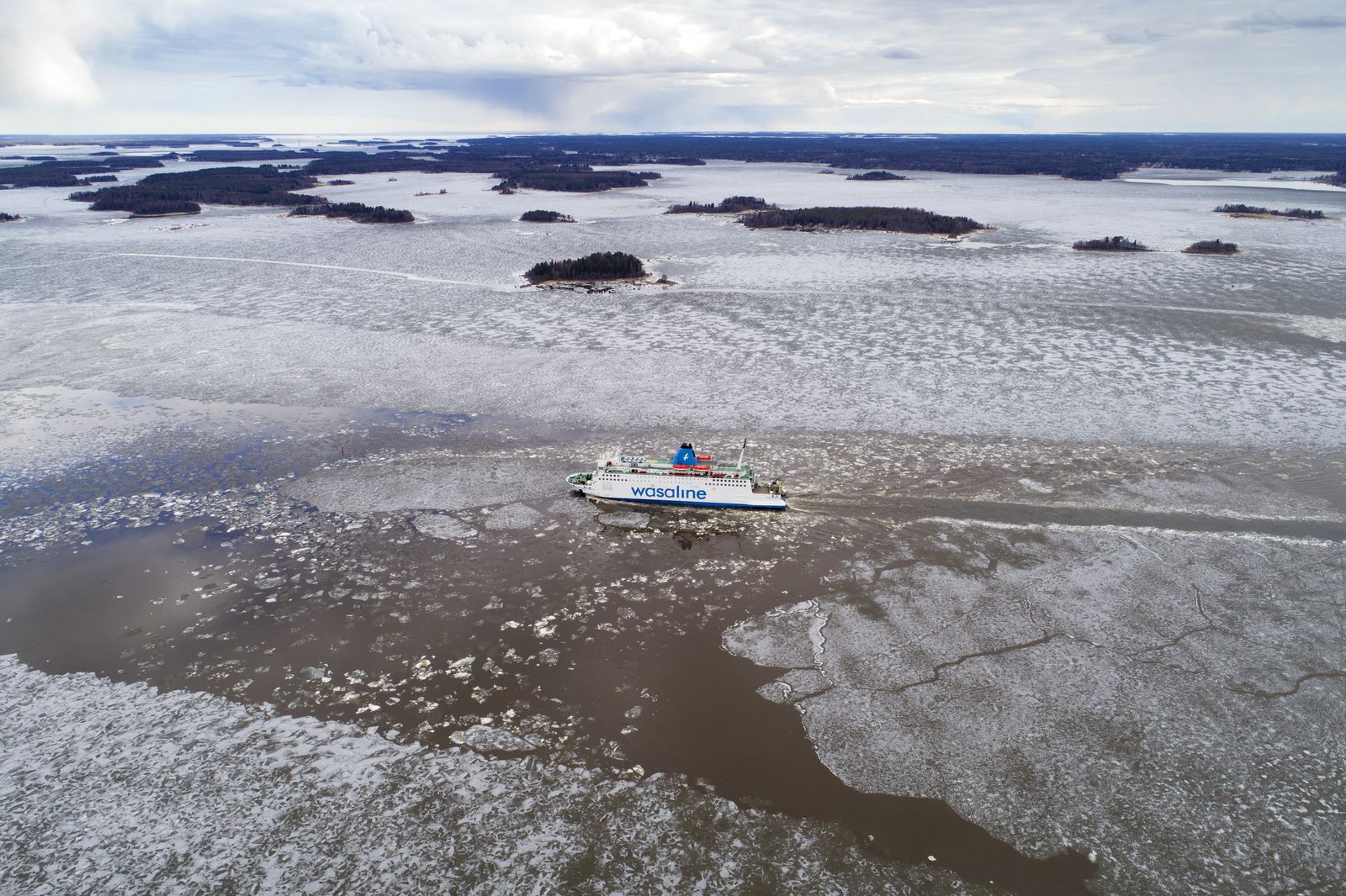 جانب من البحر المتجمد حول جزر أرخبيل الفنلندية - 27 أبريل 2018 - AFP