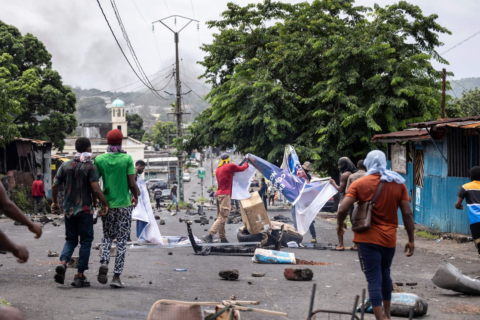 Opposition supporters destroy a billboard image of incumbent Comoros President and president of Convention for the Renewal of Comoros (CRC), Azali Assoumani, during a demonstration in Moroni on January 17, 2024 following the announcement of the presidential elections. Azali Assoumani won re-election on January 16, 2024 in the first round of an already disputed presidential vote in the Comoros, an Indian Ocean island chain, dismissing a low turnout and allegations of fraud.
The January 14, 2024 poll was tainted by opposition claims of ballot rigging and voter apathy, but the head of the electoral commission Idrissa Said Ben Ahmada on Tuesday announced Assoumani had won 62.97 percent of the vote. (Photo by OLYMPIA DE MAISMONT / AFP)