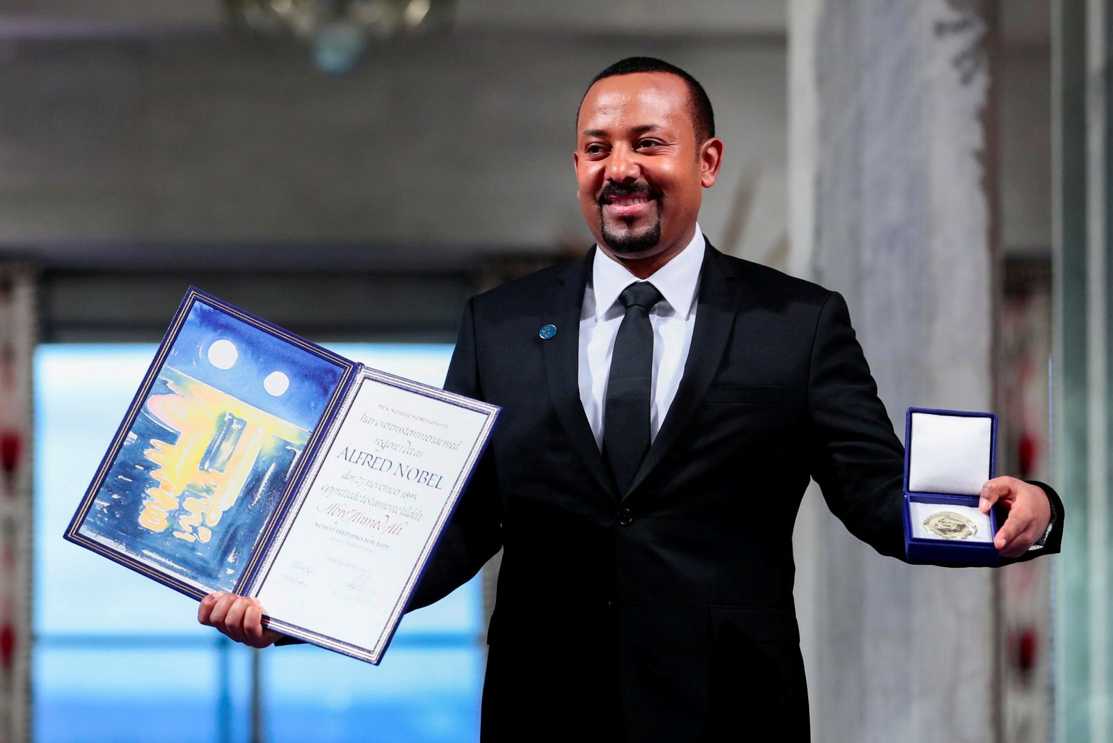 رئيس الوزراء الإثيوبي آبي أحمد بعد نيله جائزة نوبل للسلام في أوسلو - 10 ديسمبر 2019 - REUTERS