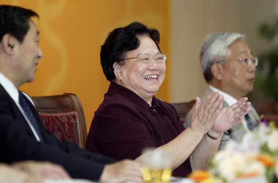 بنج بي يو الرئيسة السابقة للجنة تنظيم الأسرة في الصين، خلال مشاركتها في المنتدى الآسيوي الثاني للمرأة، بكين، الصين، 23 يونيو 2005