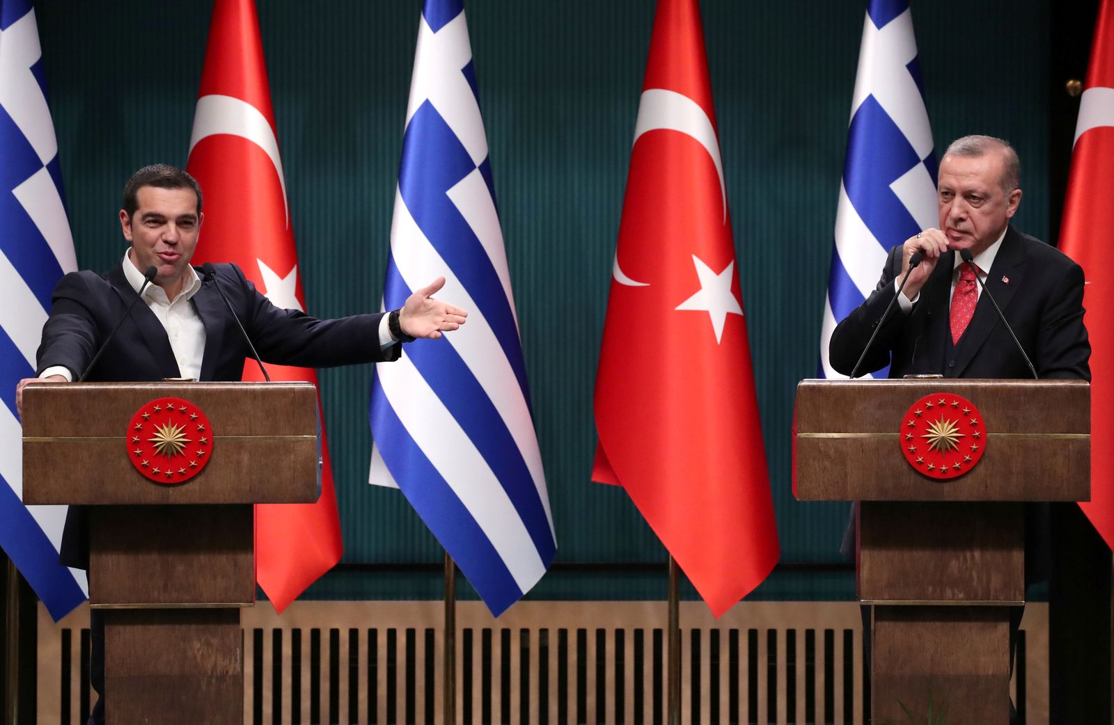 الرئيس التركي رجب طيب أردوغان ورئيس الوزراء اليوناني أليكسيس تسيبراس خلال لقائهما في أنقرة - 5 فبراير 2019  - REUTERS