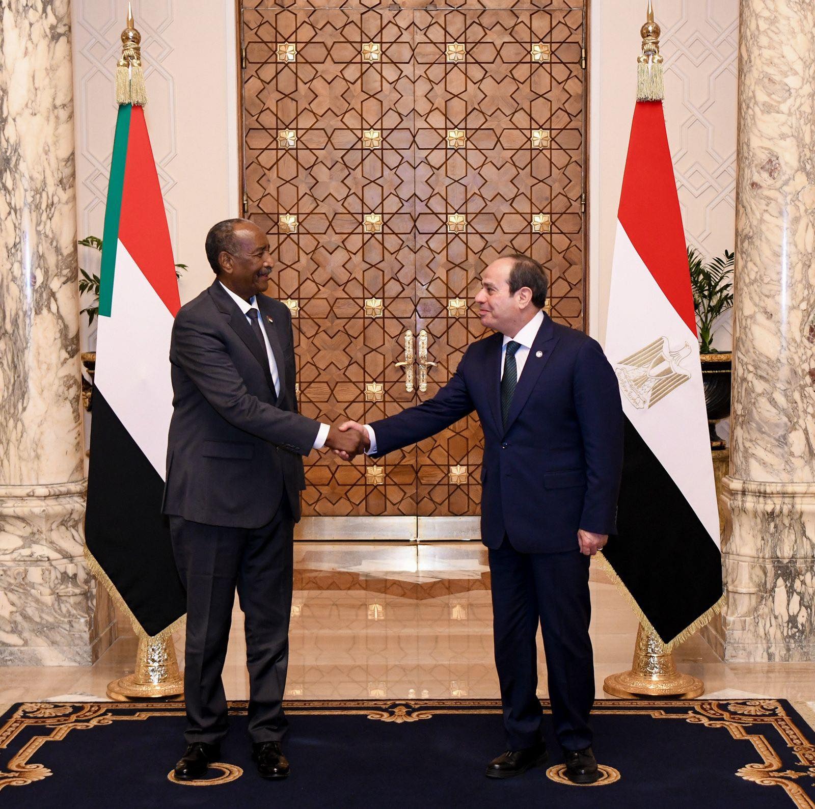 السيسي يؤكد للبرهان استمرار مصر في الدفع نحو حل سياسي لإنهاء الحرب في السودان