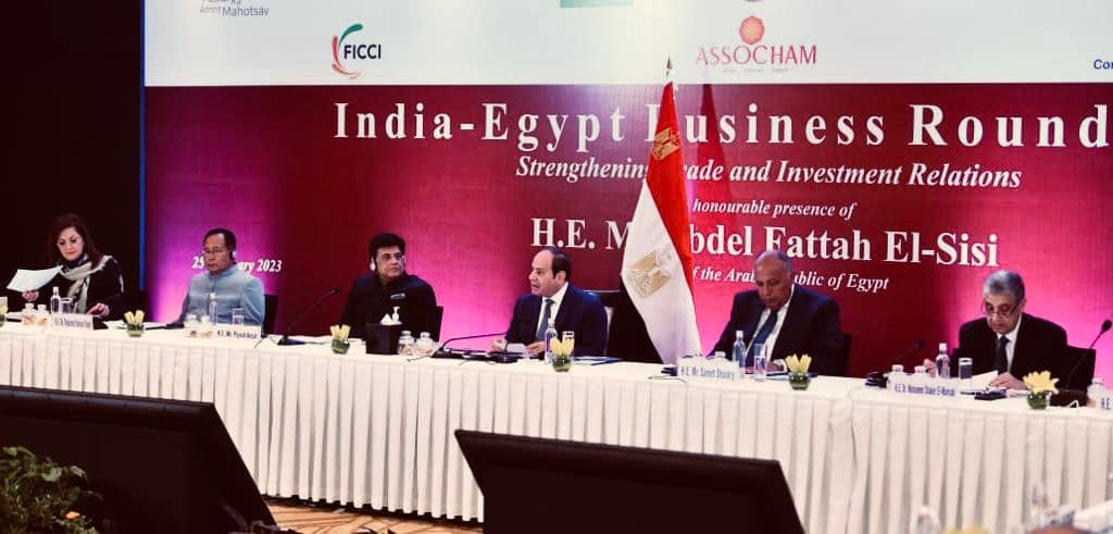 الرئيس المصري عبد الفتاح السيسى يحضر اجتماعاً موسعاً مع رؤساء كبرى الشركات الهندية ورجال الأعمال الهنود في نيودلهي. 25 يناير 2023 - facebook/Egy.Pres.Spokesman