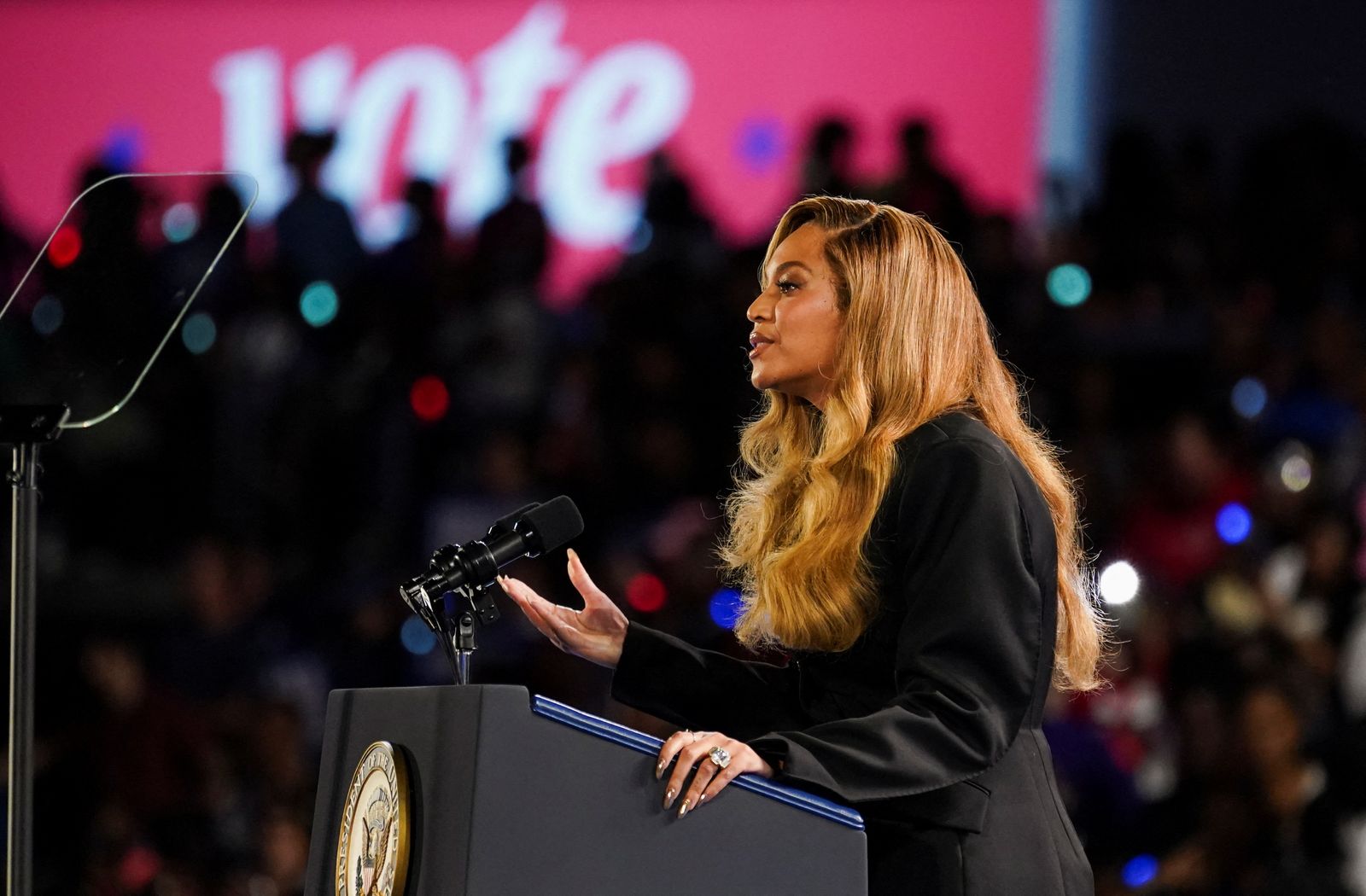 Singer Beyonce speaks as she attends a campaign rally of Democratic presidential nominee U.S. Vice President Kamala Harris, in Houston, Texas, U.S., October 25, 2024. REUTERS/Kevin Lamarque