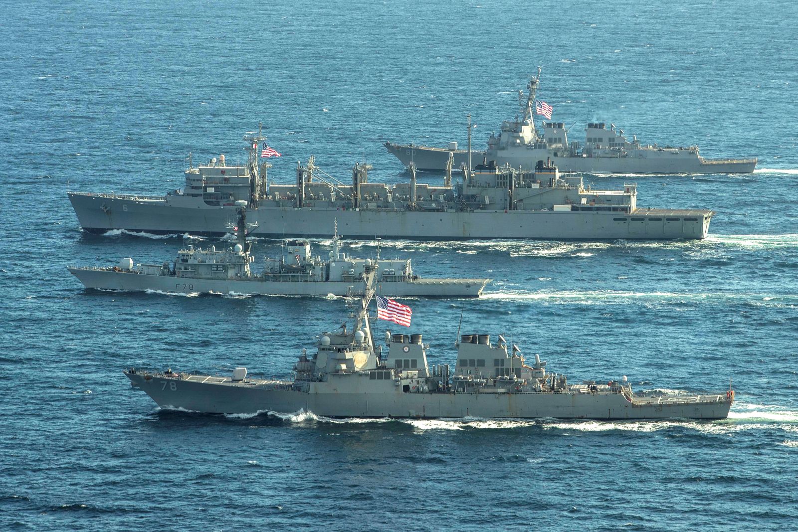 سفن حربية أميركية وبريطانية في المحيط المتجمد الشمالي  -5 مايو 2020 - REUTERS