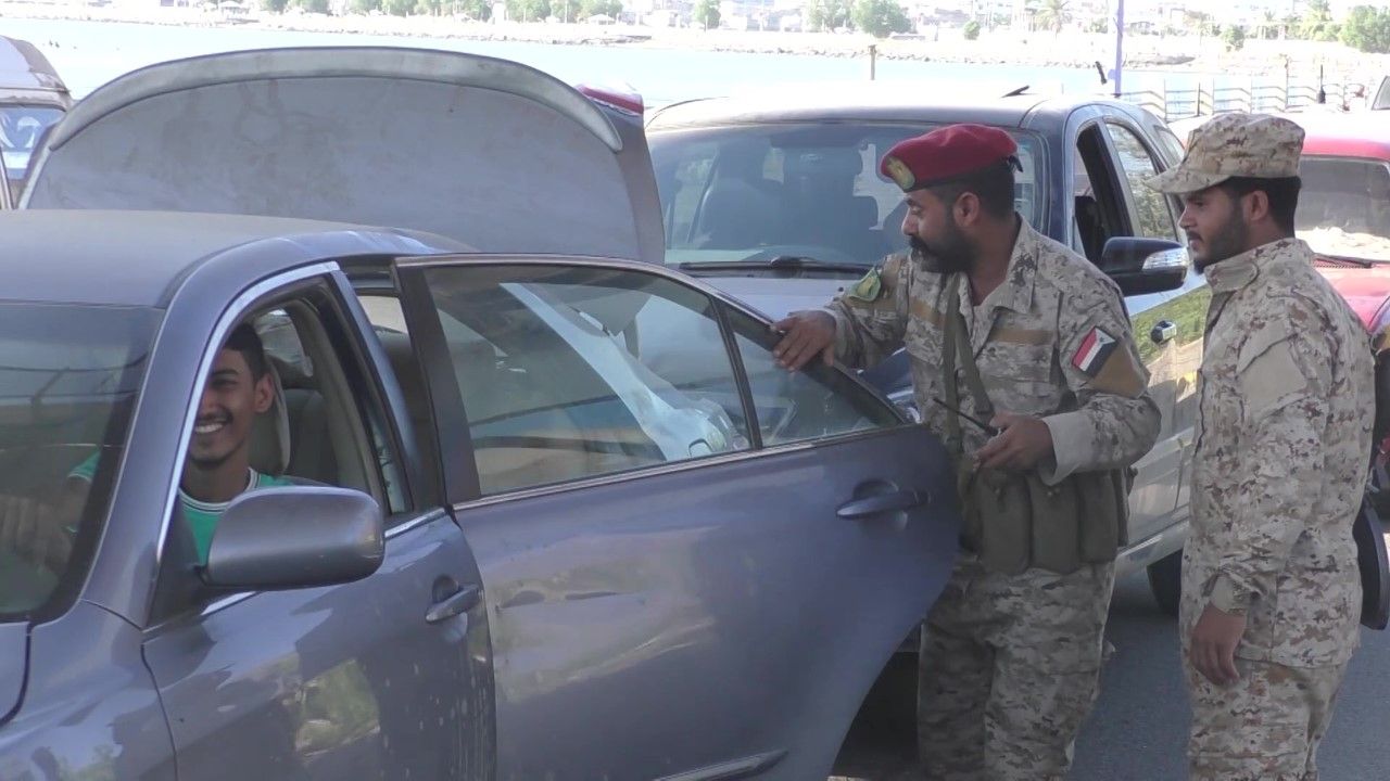 عمليات تفتيش أمني بحثاً عن الأسلحة في عدن - الشرق