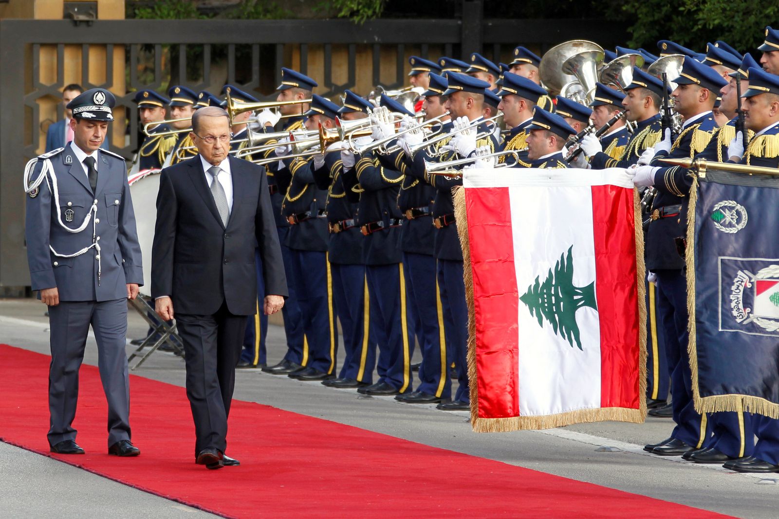 لحظة وصول ميشال عون إلى قصر بعبدا في بيروت عقب انتخابه رئيساً للبلاد- 31 أكتوبر 2016 - REUTERS
