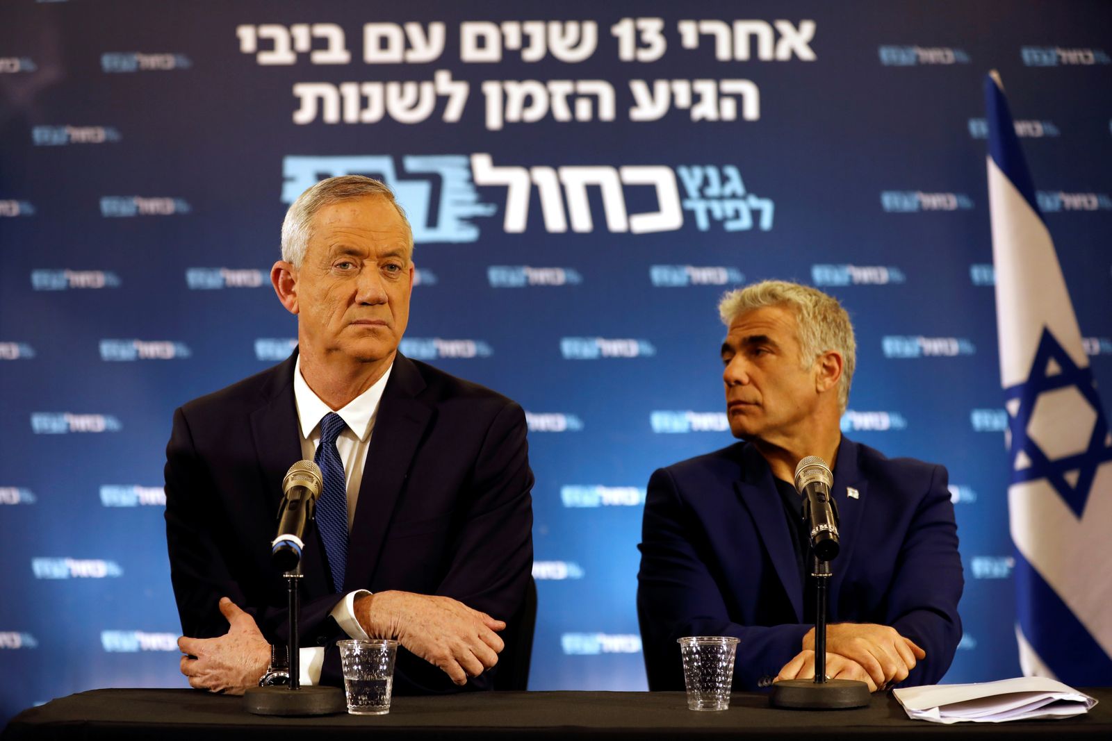 يائير لابيد وبيني غانتس خلال مؤتمر صحافي في تل أبيب- 1 أبريل 2019 - REUTERS
