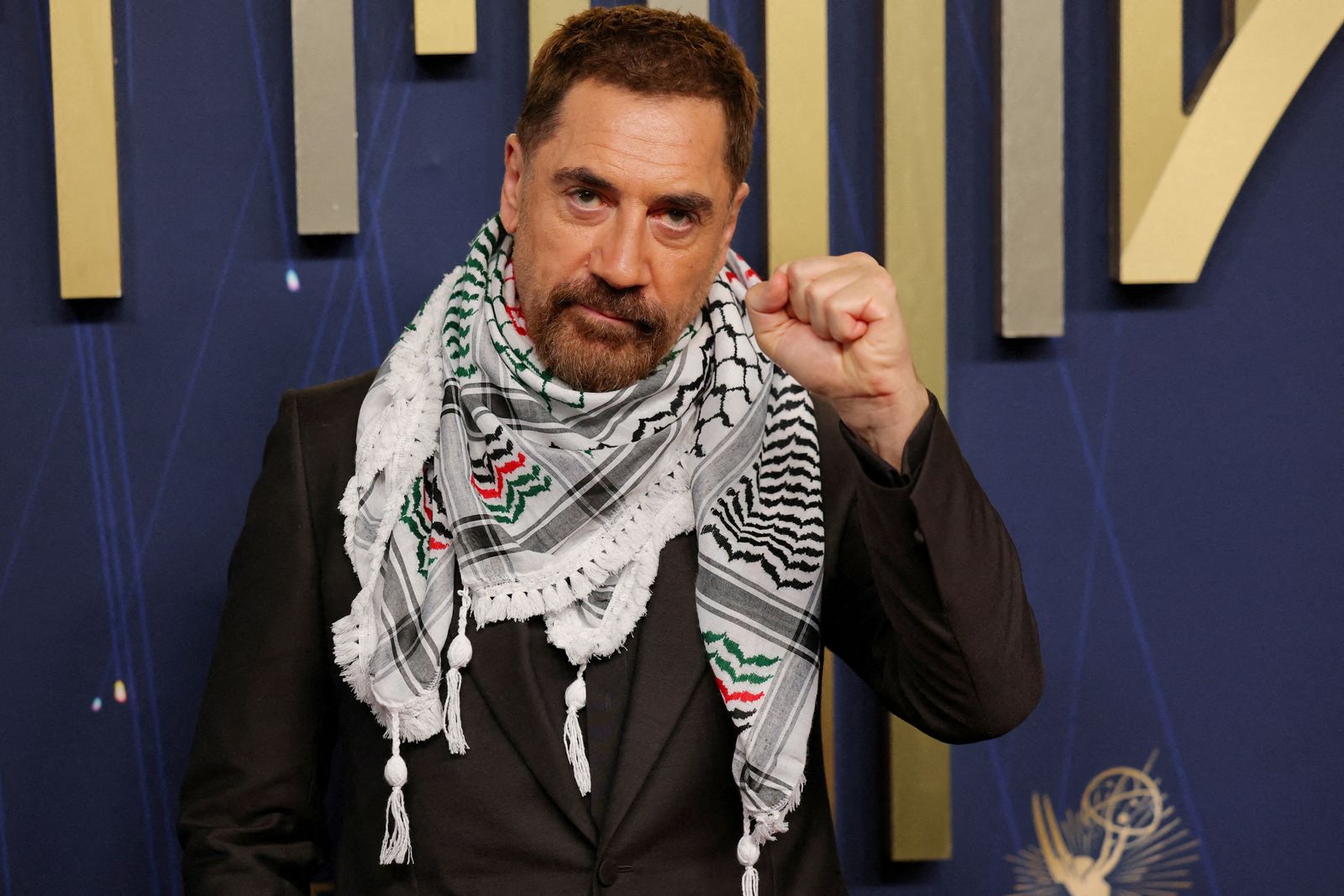 Javier Bardem wears a keffiyeh as he poses on the red carpet at the 77th Primetime Emmy Awards in Los Angeles, California, U.S., September 14, 2025. REUTERS/Daniel Cole     TPX IMAGES OF THE DAY