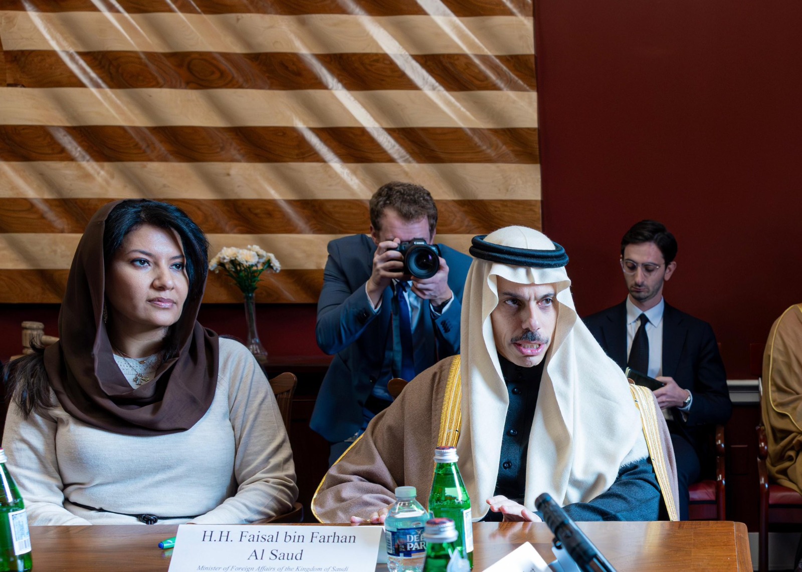 وزير الخارجية السعودي الأمير فيصل بن فرحان خلال لقاء مع رئيس لجنة الشؤون الخارجية بمجلس النواب الأميركي براين ماست في واشنطن. 7 يناير 2026