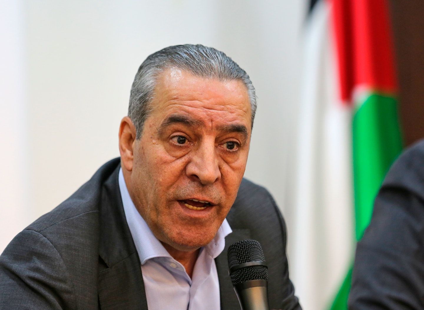 الوزير حسين الشيخ مساعد الرئيس الفلسطيني محمود عباس رئيس الهيئة العامة للشؤون المدنية - وكالة الأنباء الفلسطينية