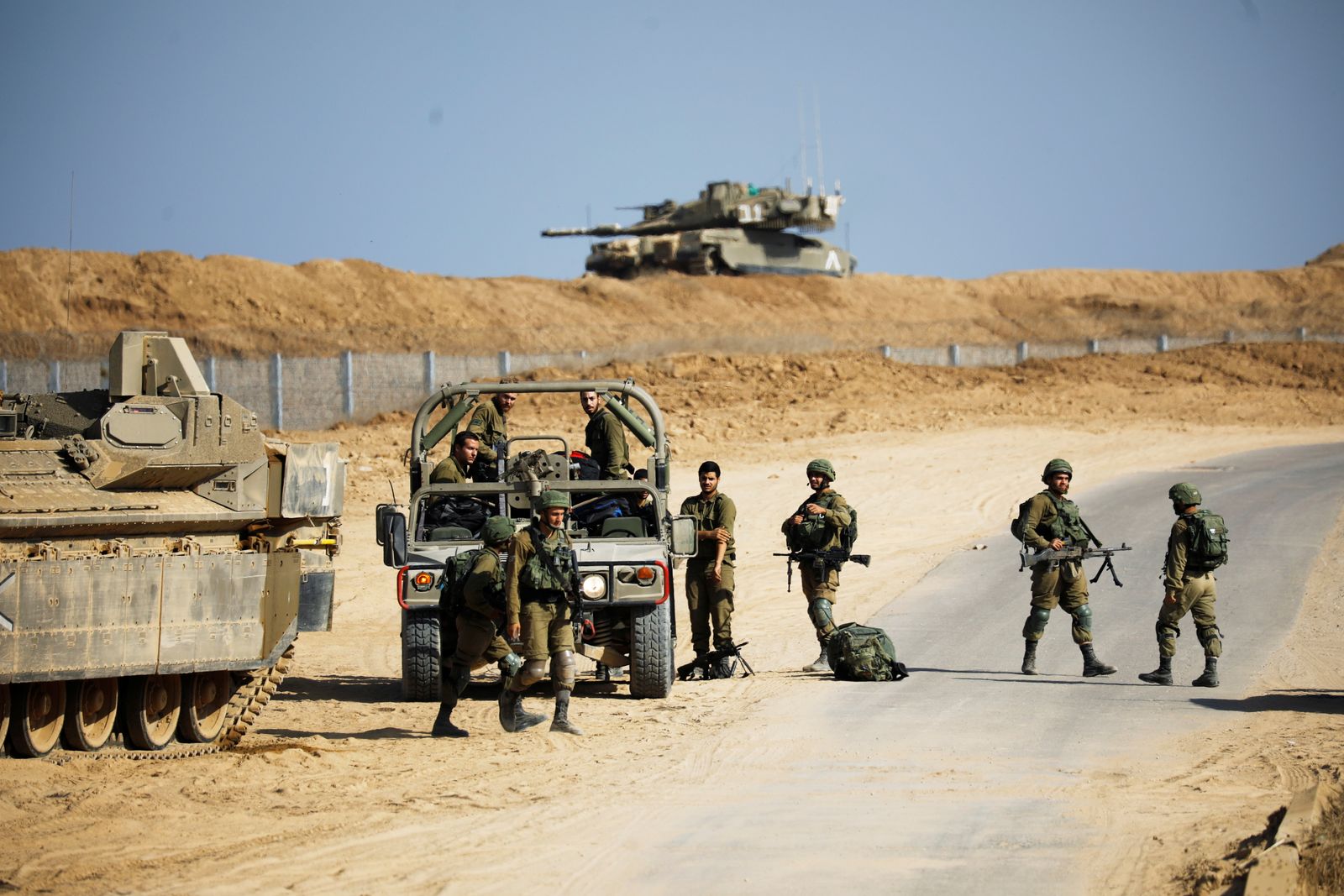 جنود إسرائيليون بالقرب من الحدود مع قطاع غزة - 21 أكتوبر 2020 - REUTERS